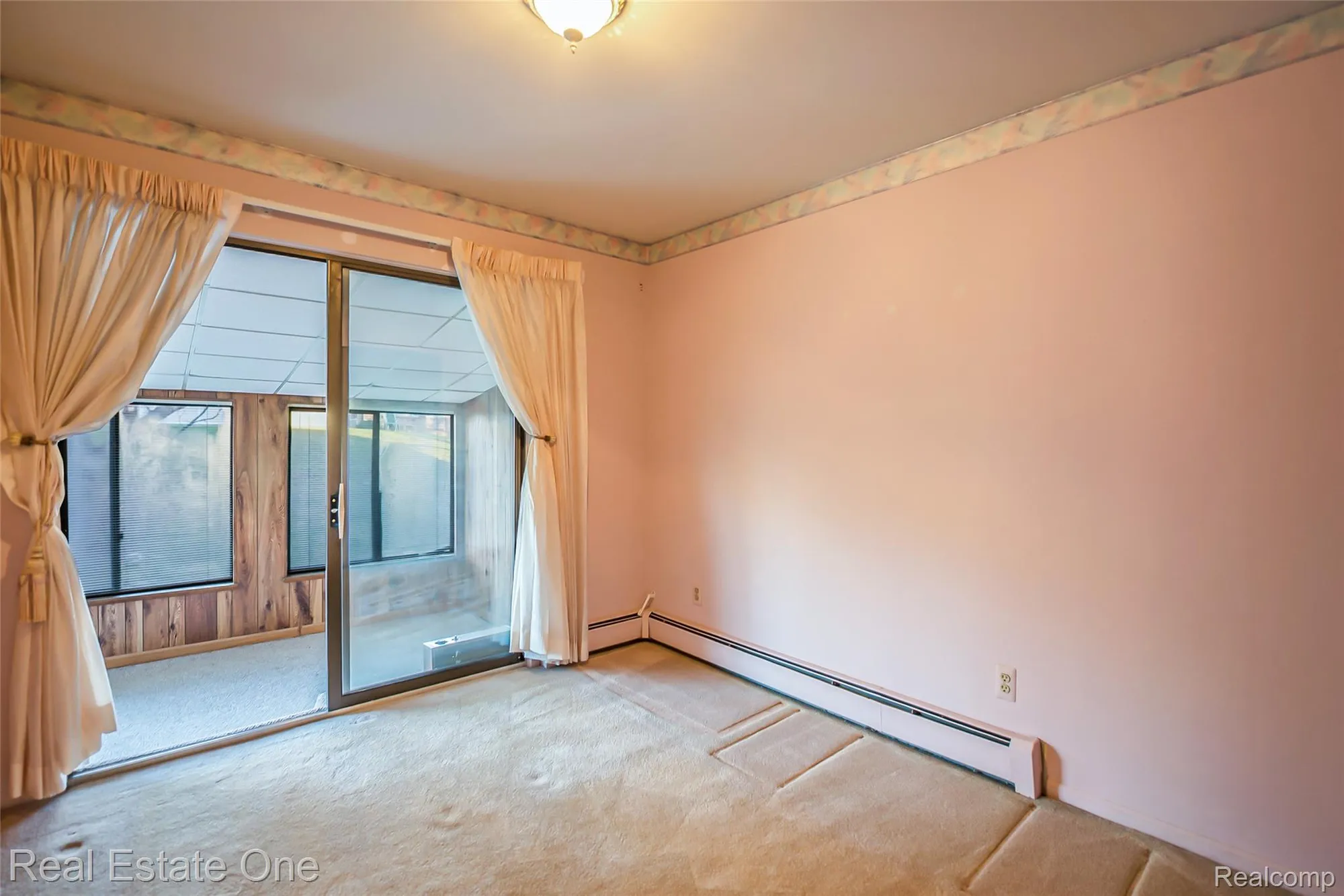 Property Slideshow image 25 of 37 | 25104 hamilton ct # 4, South Lyon, MI, 48178