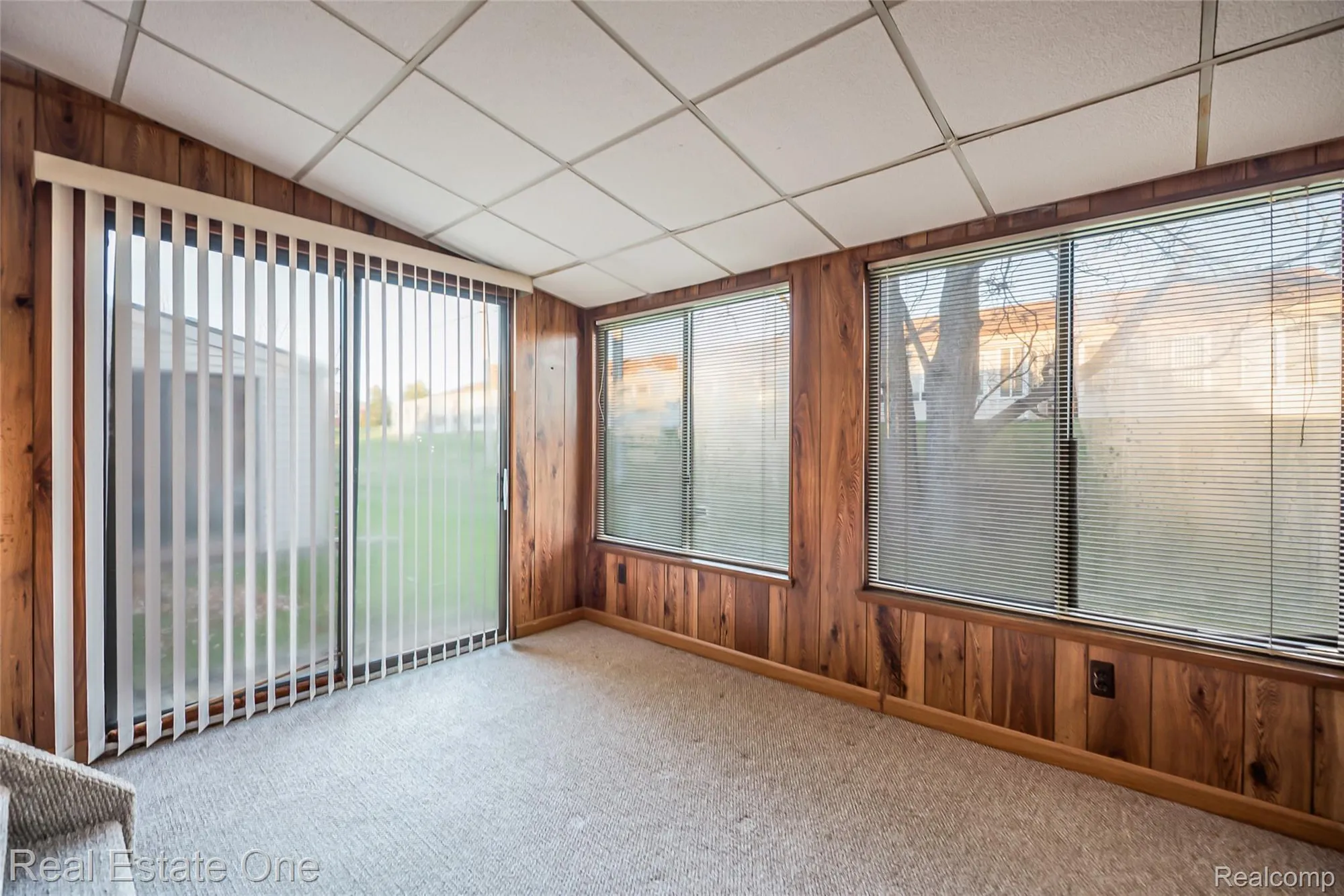 Property Slideshow image 26 of 37 | 25104 hamilton ct # 4, South Lyon, MI, 48178