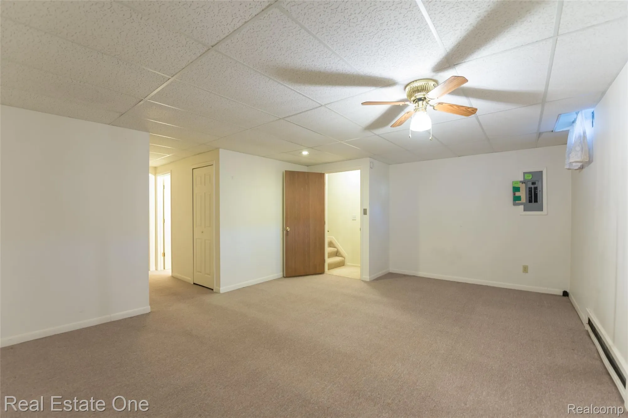 Property Slideshow image 29 of 37 | 25104 hamilton ct # 4, South Lyon, MI, 48178