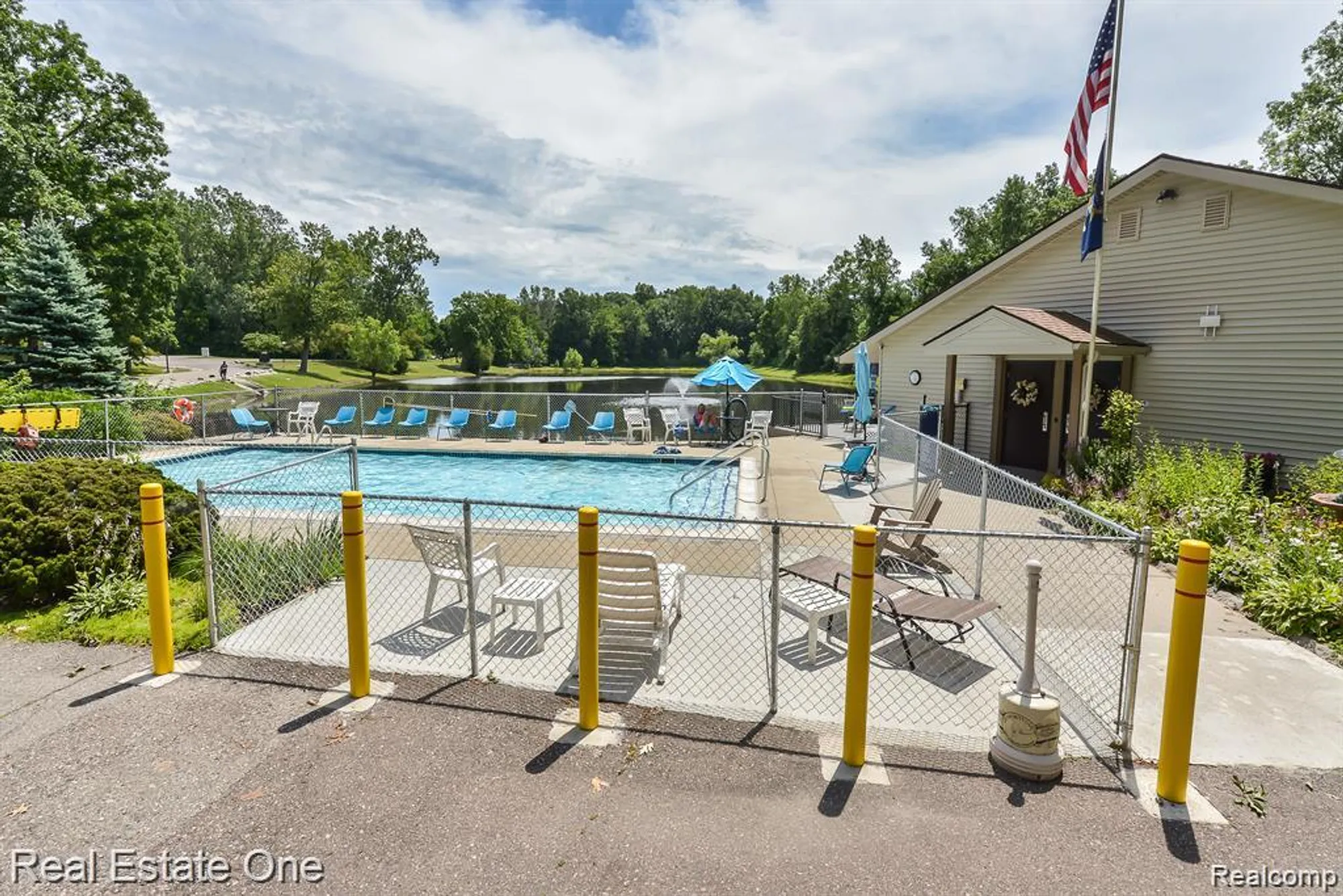 Property Slideshow image 37 of 37 | 25104 hamilton ct # 4, South Lyon, MI, 48178