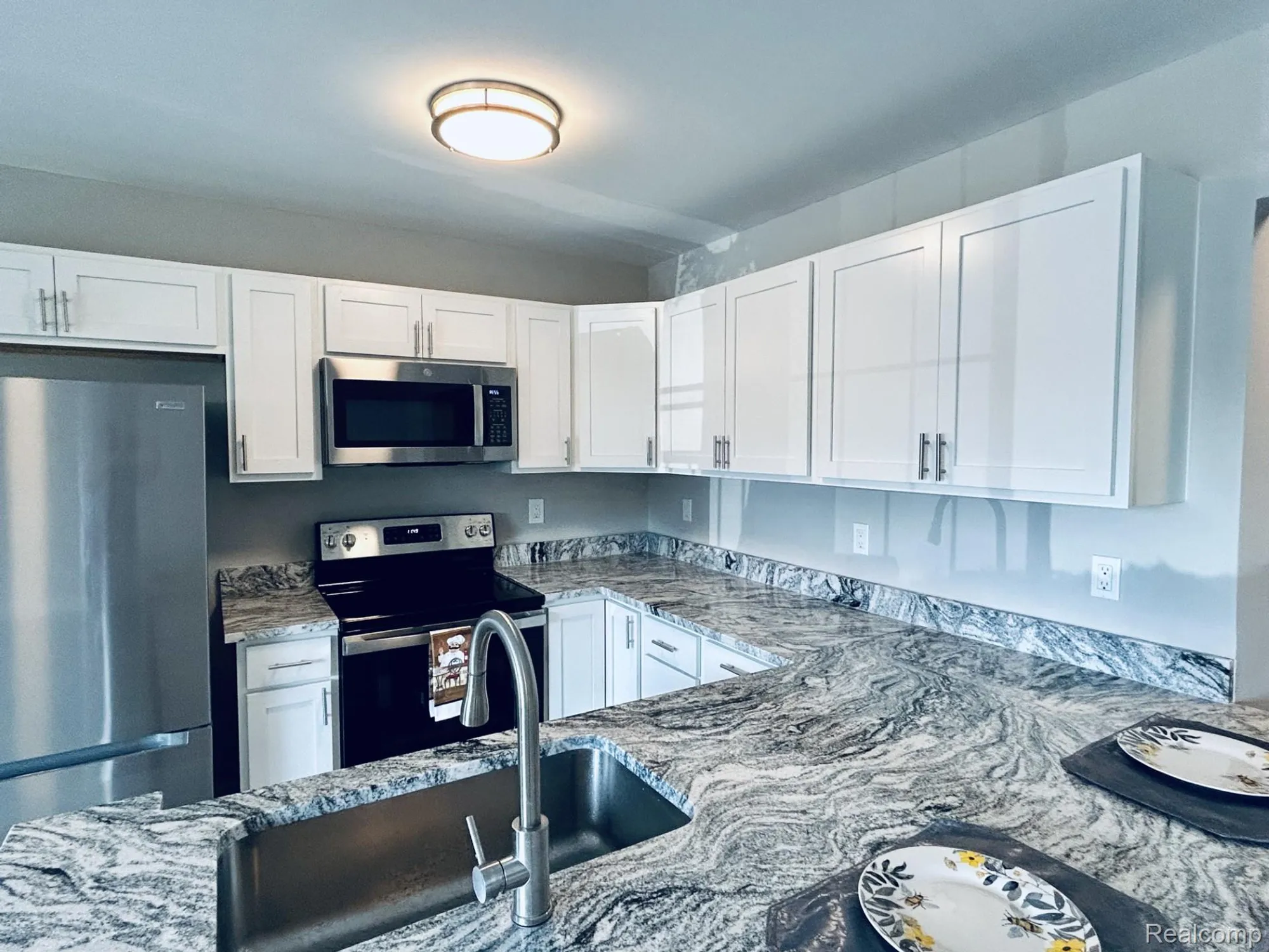 Property Slideshow image 7 of 27 | 25323 potomac dr # 2, South Lyon, MI, 48178