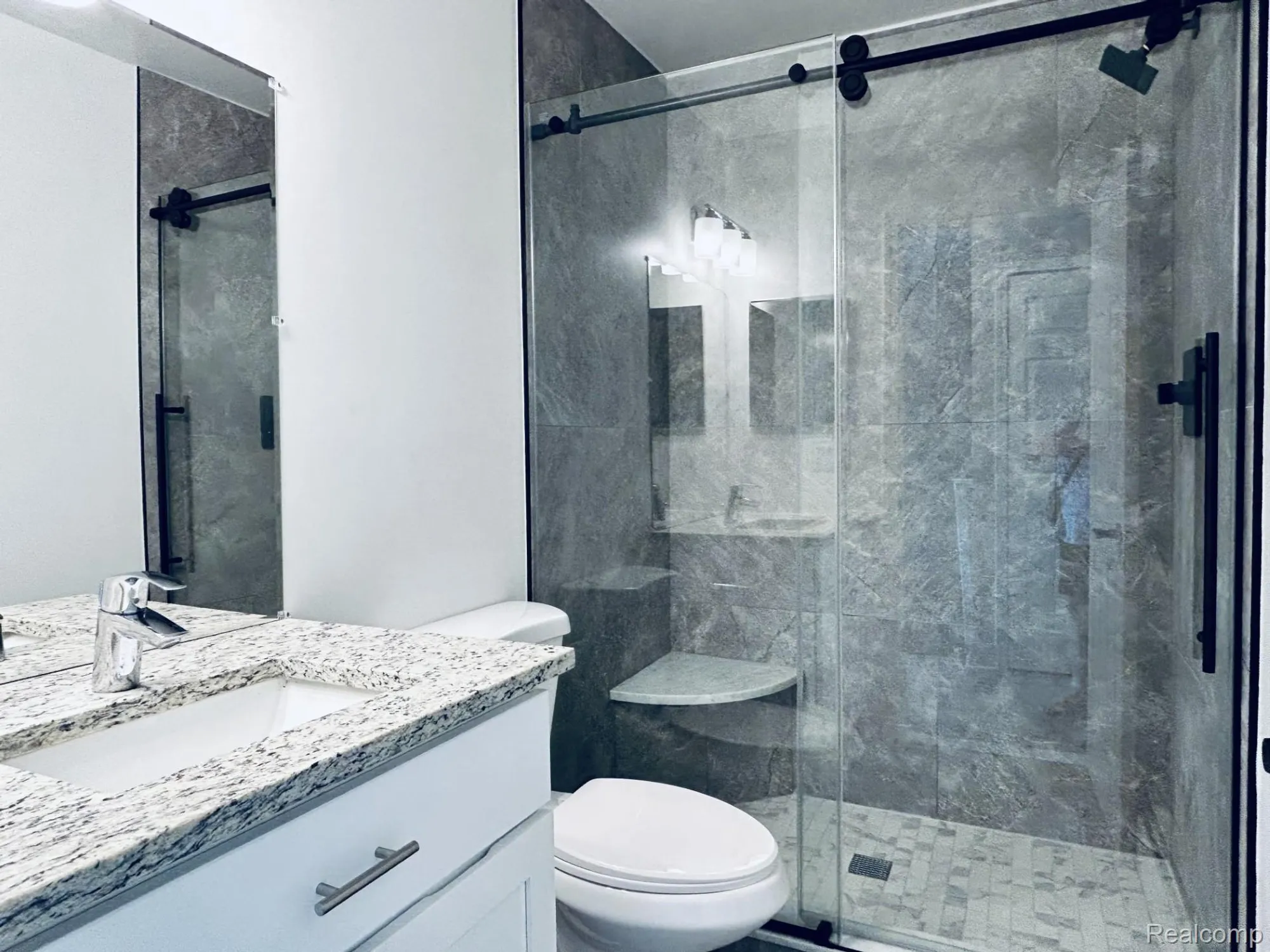 Property Slideshow image 12 of 27 | 25323 potomac dr # 2, South Lyon, MI, 48178