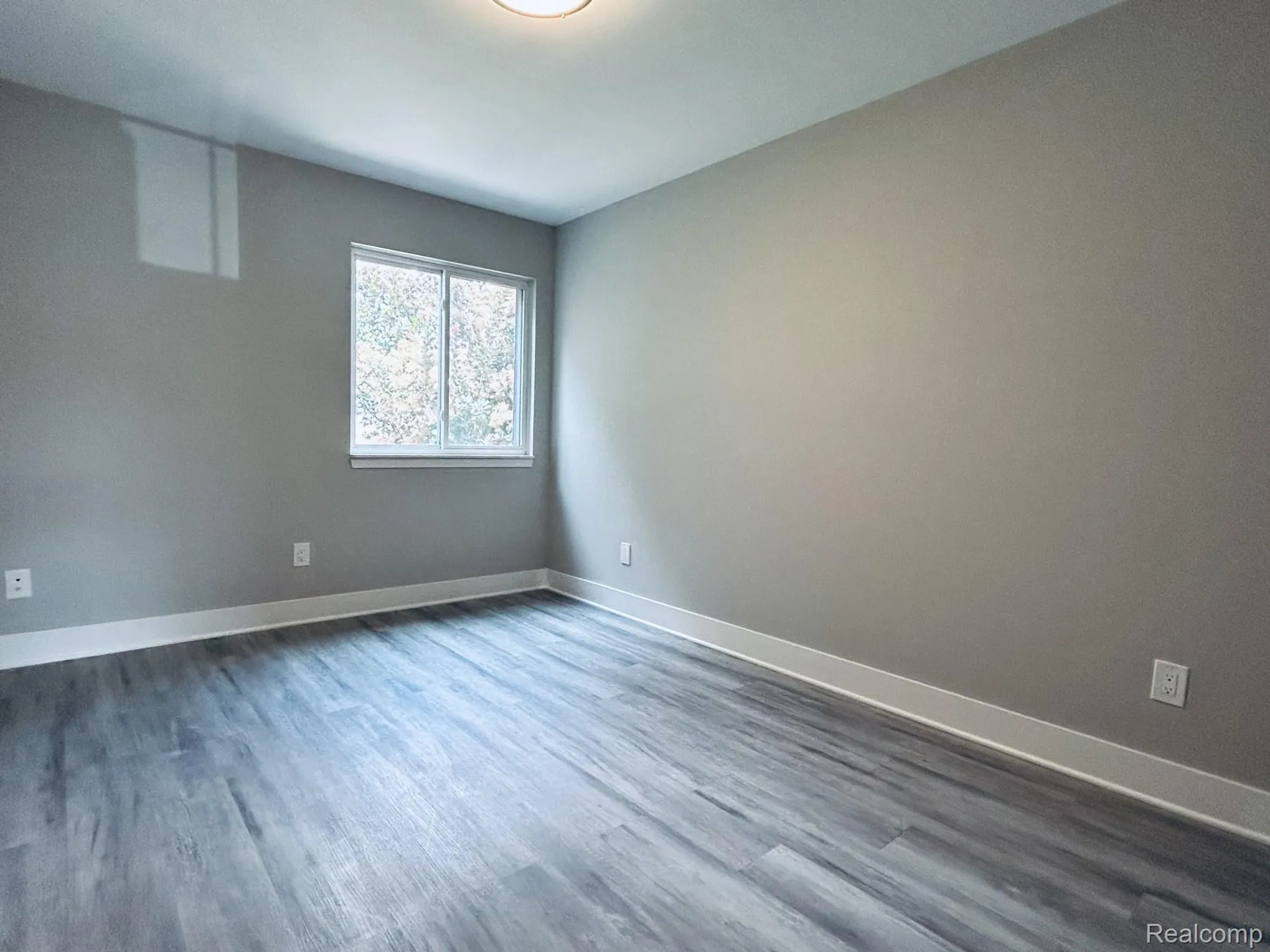 Property Slideshow image 18 of 27 | 25323 potomac dr # 2, South Lyon, MI, 48178