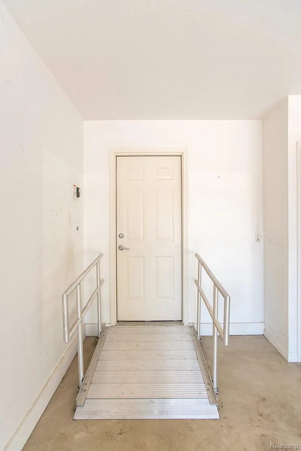 Property Slideshow image 45 of 61 | 27900 paradise ln # 1, Flat Rock, MI, 48134