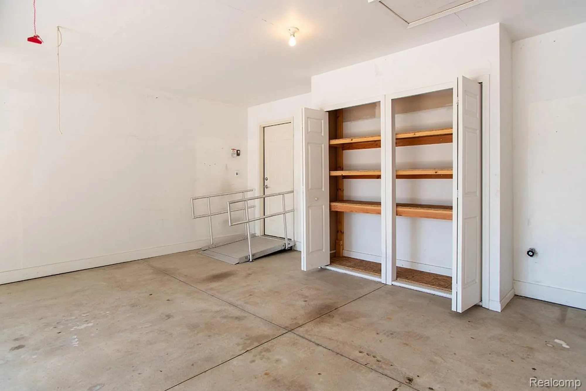 Property Slideshow image 46 of 61 | 27900 paradise ln # 1, Flat Rock, MI, 48134