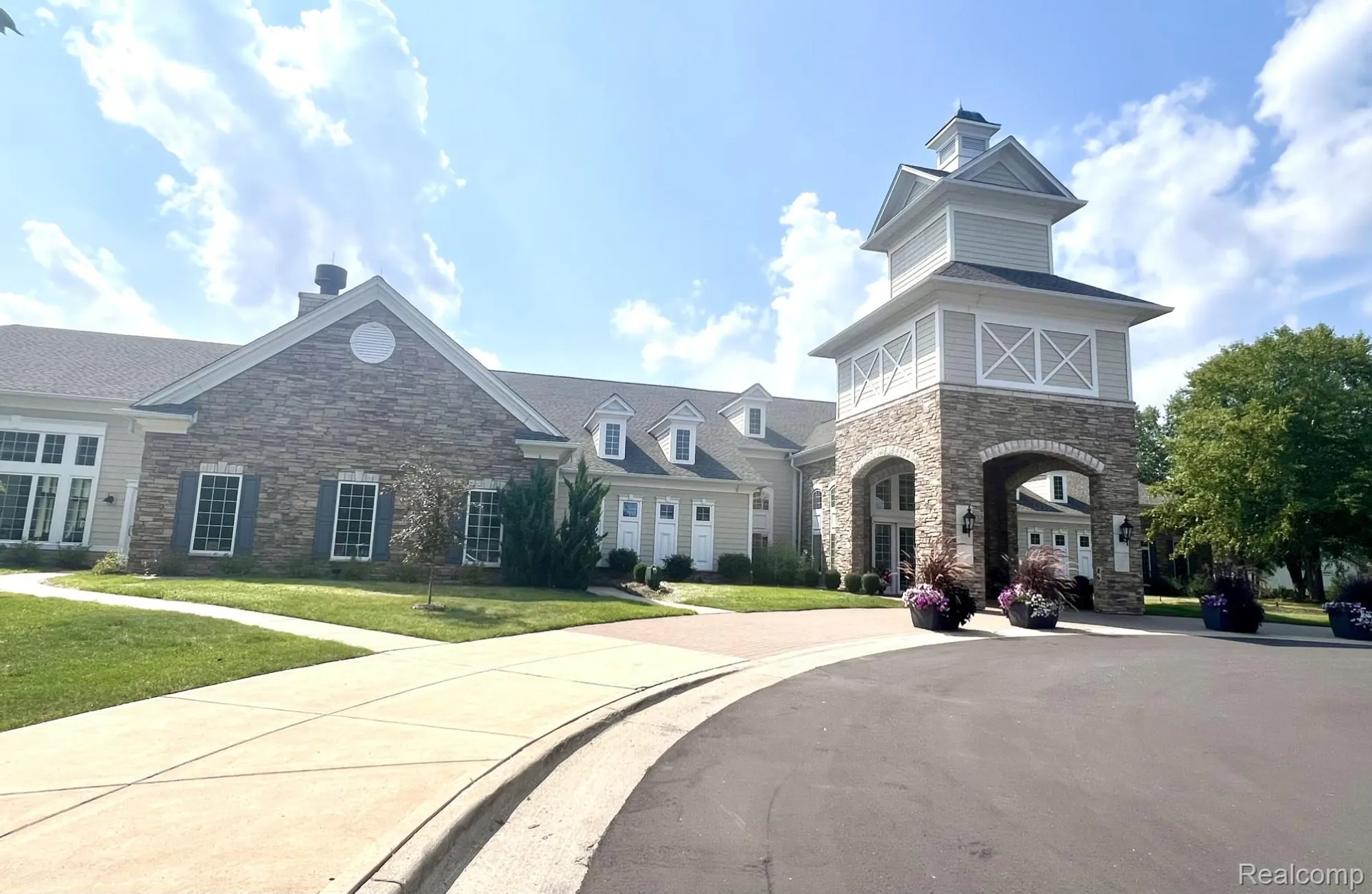 Property Slideshow image 47 of 61 | 27900 paradise ln # 1, Flat Rock, MI, 48134