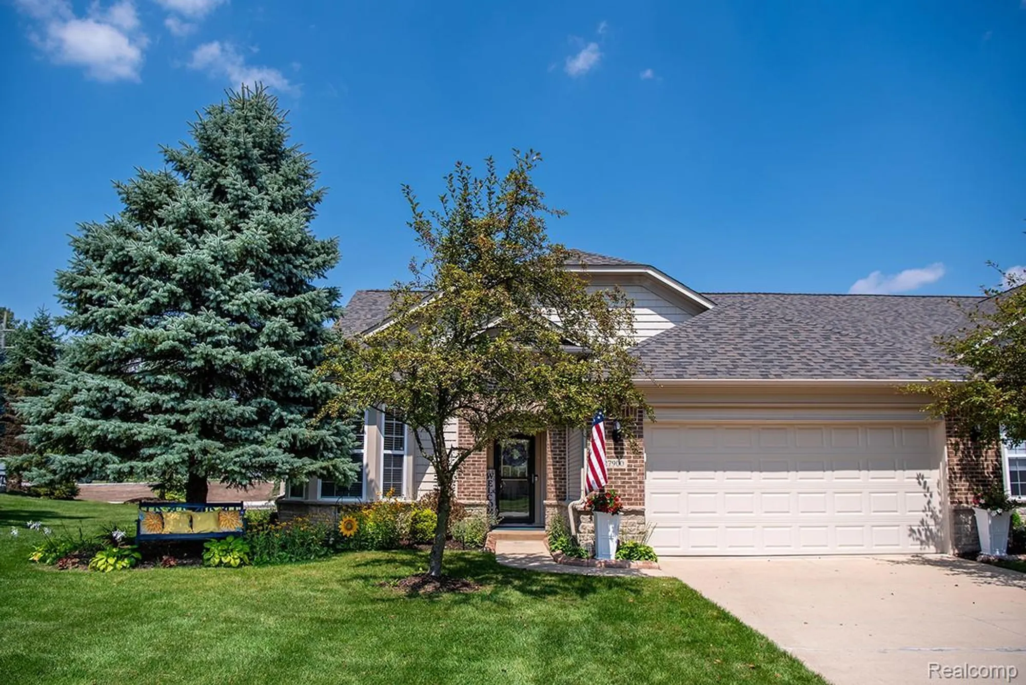 Property Slideshow image 2 of 61 | 27900 paradise ln # 1, Flat Rock, MI, 48134