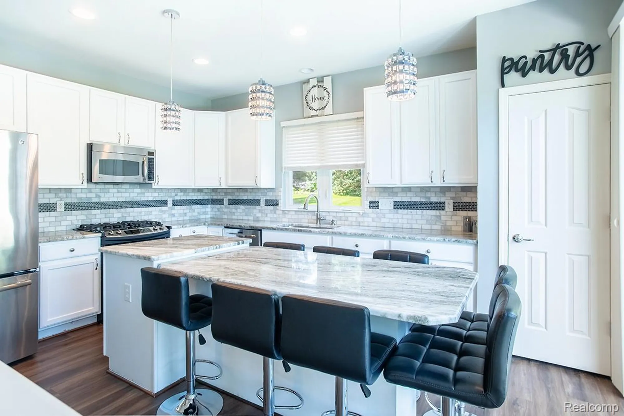 Property Slideshow image 11 of 61 | 27900 paradise ln # 1, Flat Rock, MI, 48134