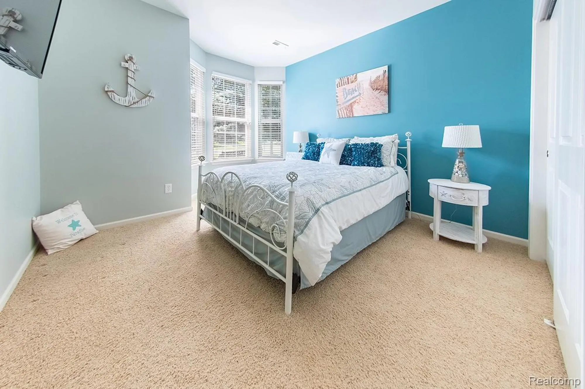 Property Slideshow image 13 of 61 | 27900 paradise ln # 1, Flat Rock, MI, 48134