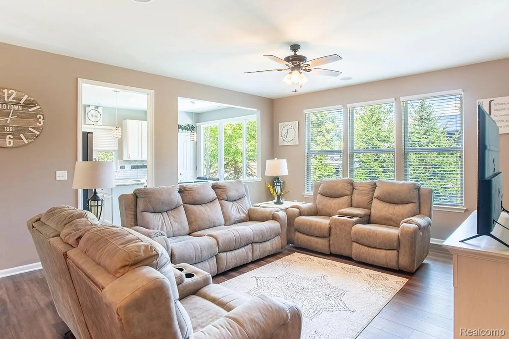 Property Slideshow image 19 of 61 | 27900 paradise ln # 1, Flat Rock, MI, 48134