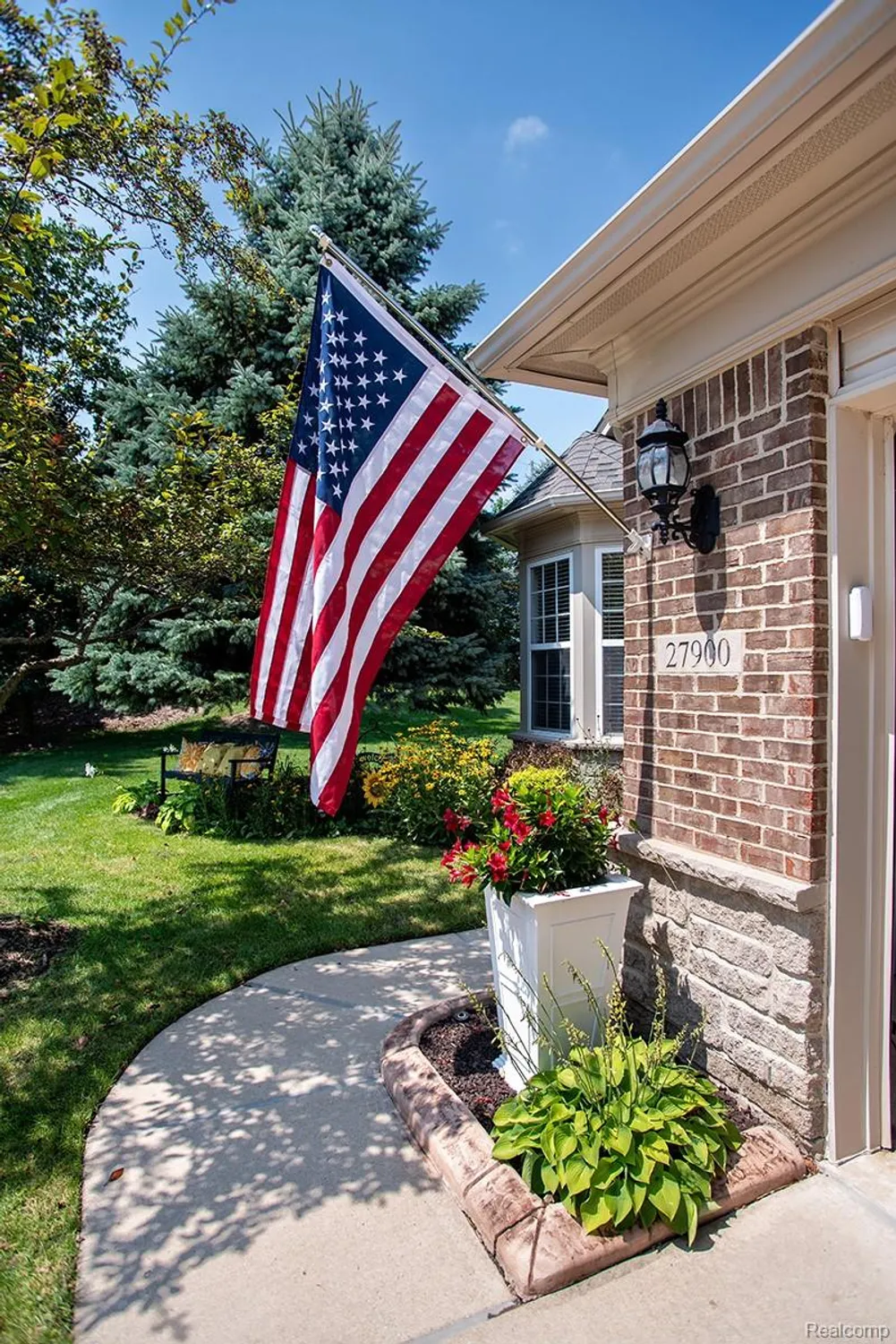 Property Slideshow image 3 of 61 | 27900 paradise ln # 1, Flat Rock, MI, 48134