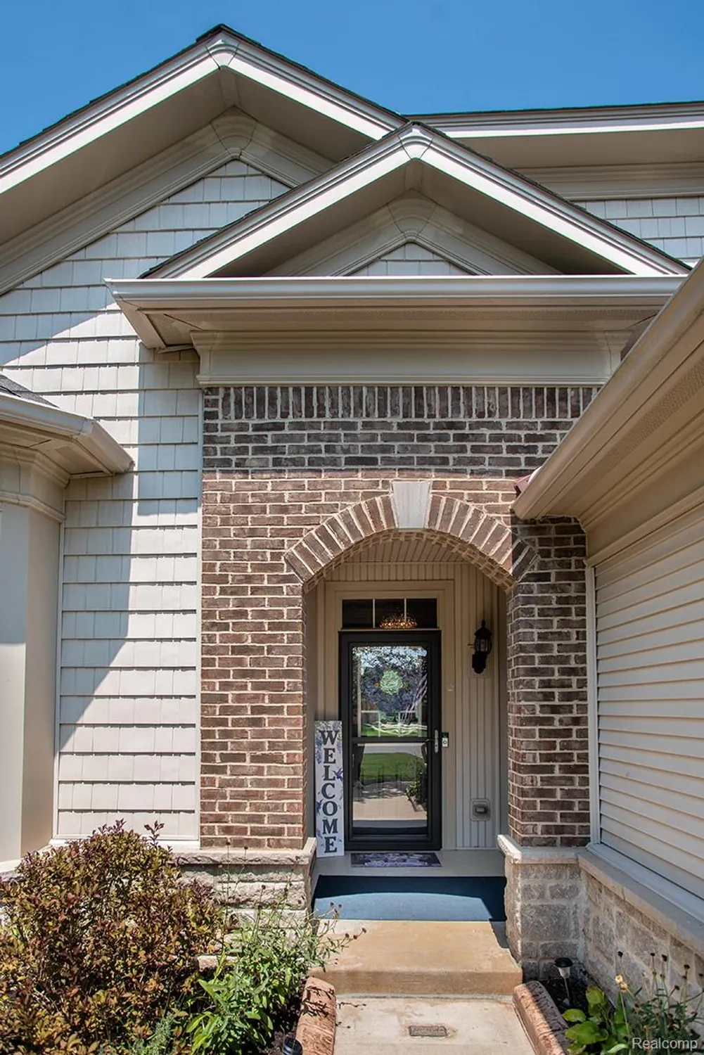 Property Slideshow image 4 of 61 | 27900 paradise ln # 1, Flat Rock, MI, 48134