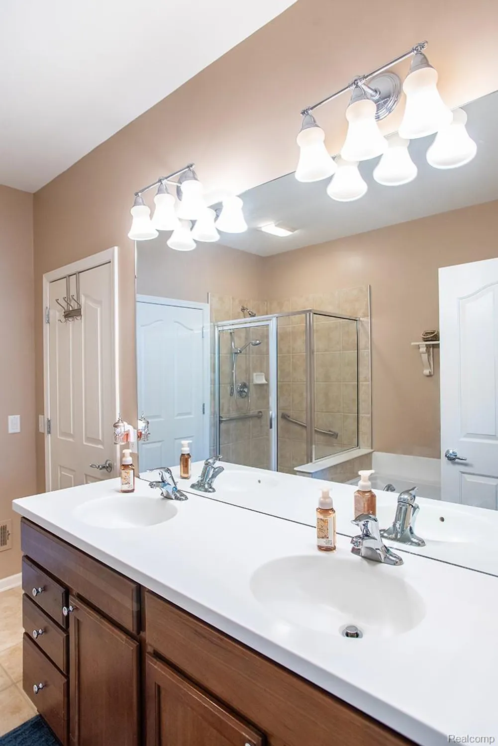 Property Slideshow image 31 of 61 | 27900 paradise ln # 1, Flat Rock, MI, 48134