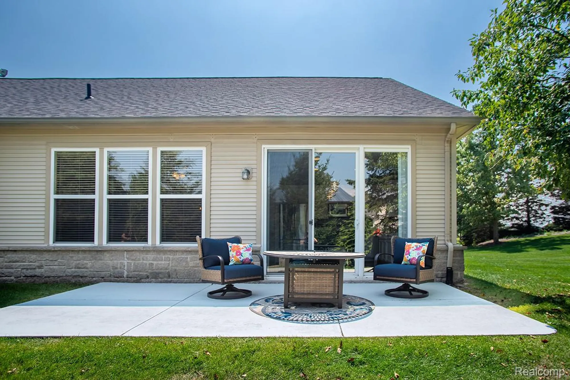 Property Slideshow image 38 of 61 | 27900 paradise ln # 1, Flat Rock, MI, 48134