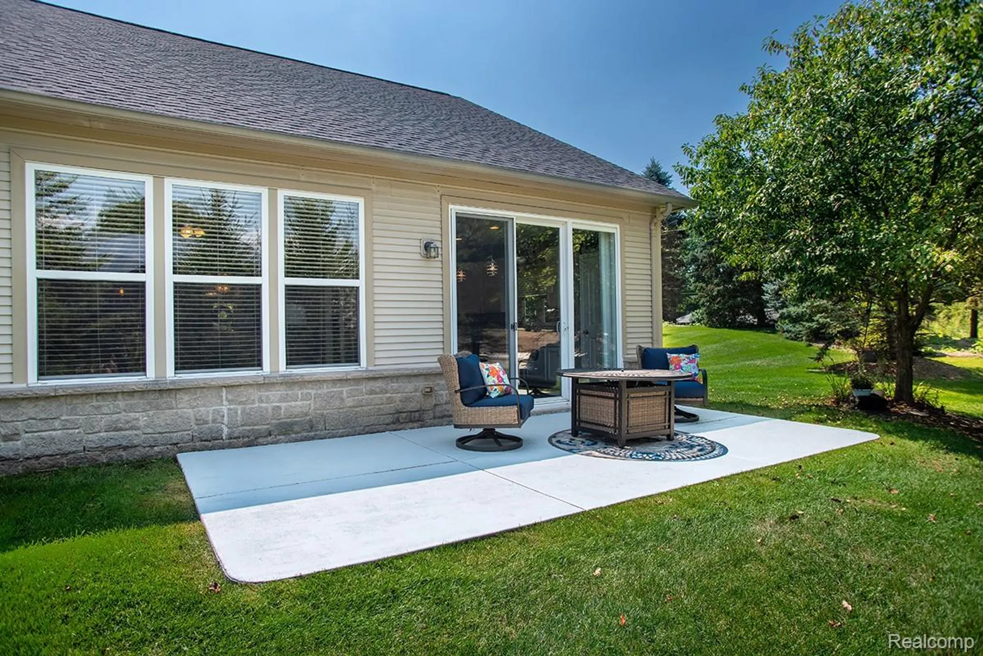 Property Slideshow image 39 of 61 | 27900 paradise ln # 1, Flat Rock, MI, 48134