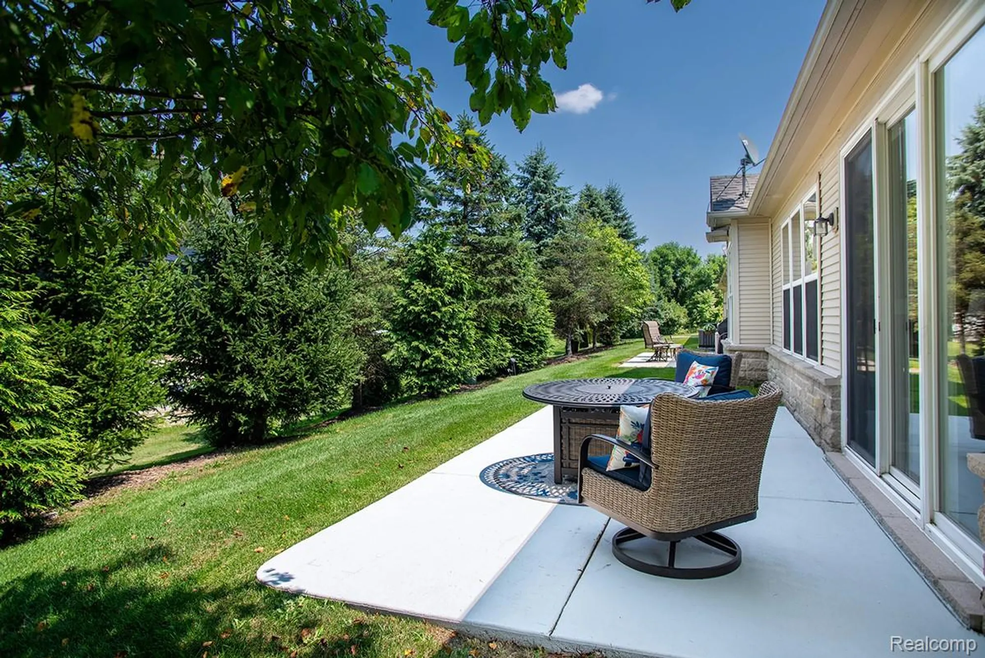 Property Slideshow image 40 of 61 | 27900 paradise ln # 1, Flat Rock, MI, 48134