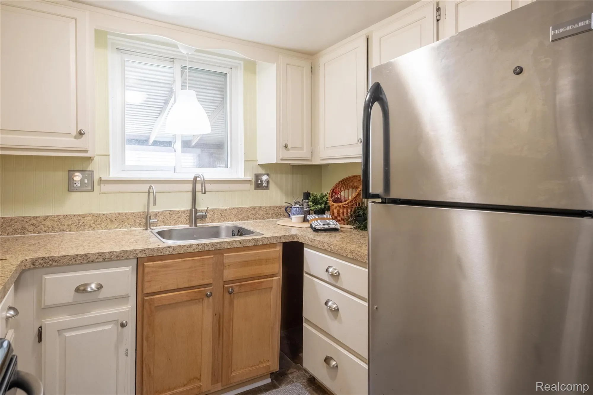 Property Slideshow image 14 of 36 | 61021 heritage blvd # 4, South Lyon, MI, 48178