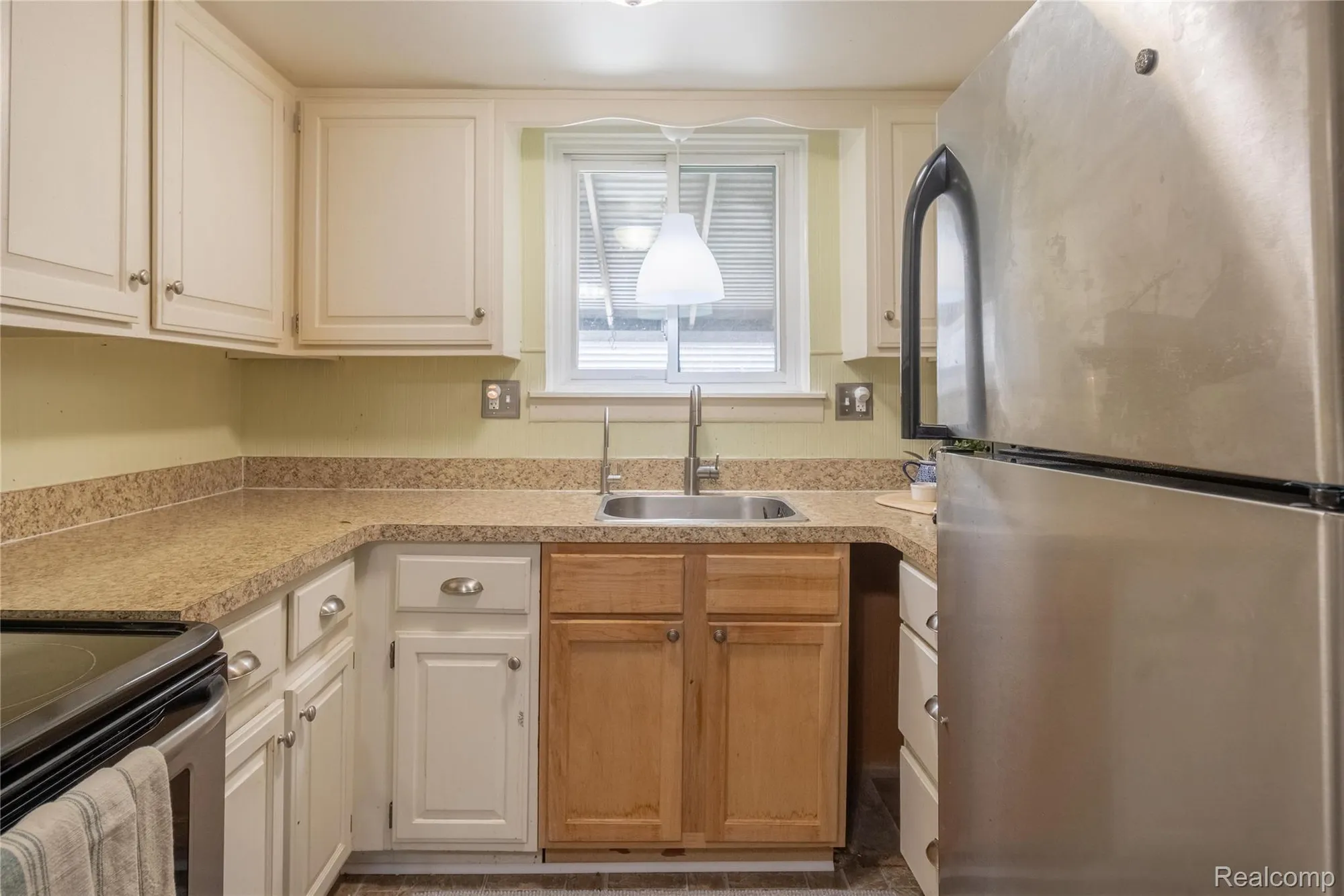 Property Slideshow image 15 of 36 | 61021 heritage blvd # 4, South Lyon, MI, 48178