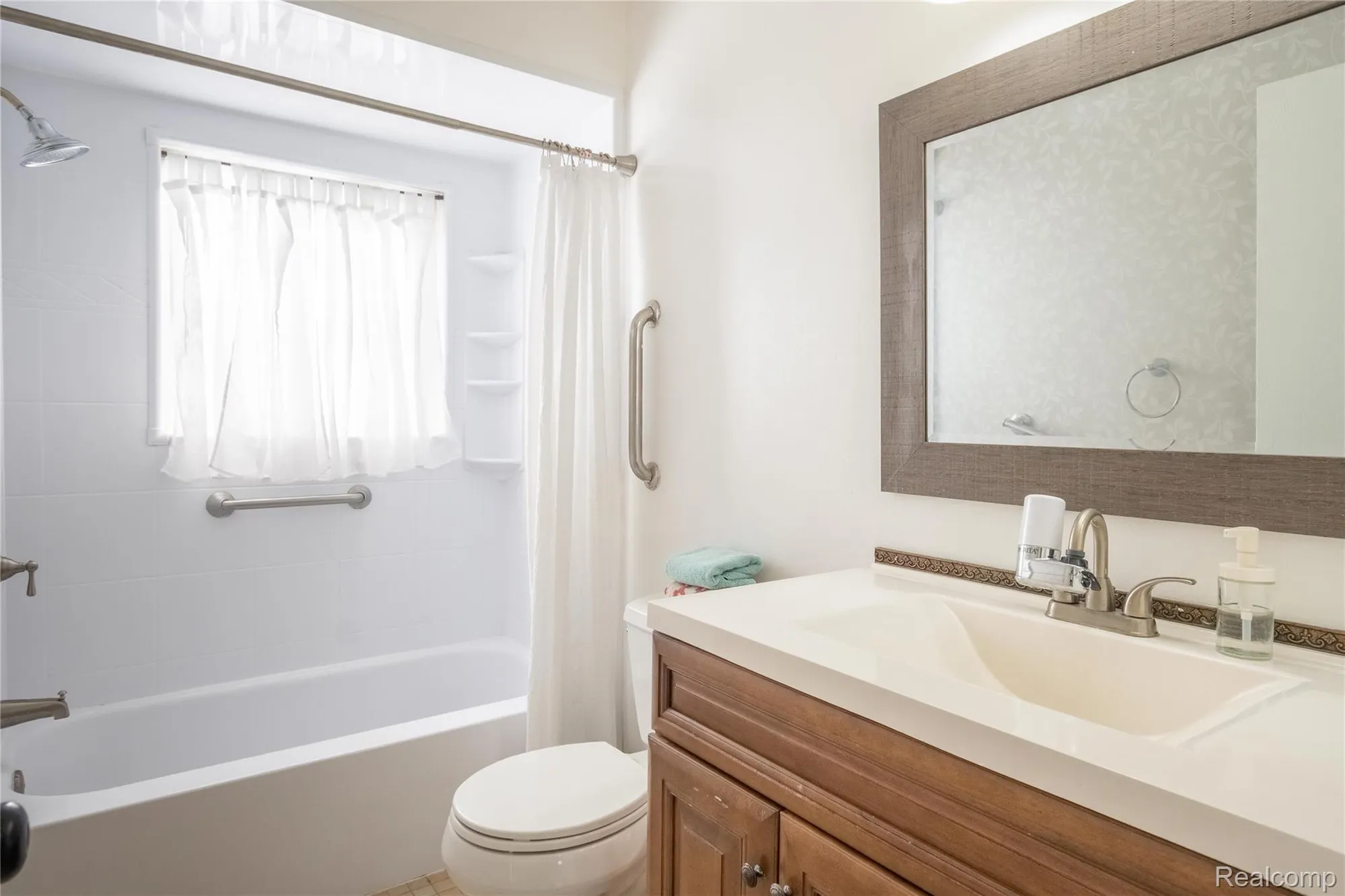 Property Slideshow image 18 of 36 | 61021 heritage blvd # 4, South Lyon, MI, 48178