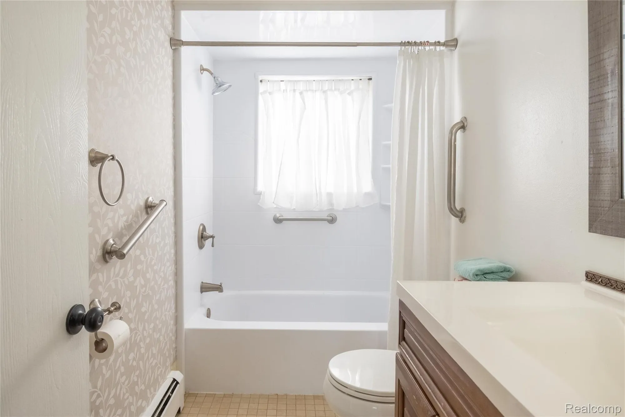 Property Slideshow image 19 of 36 | 61021 heritage blvd # 4, South Lyon, MI, 48178