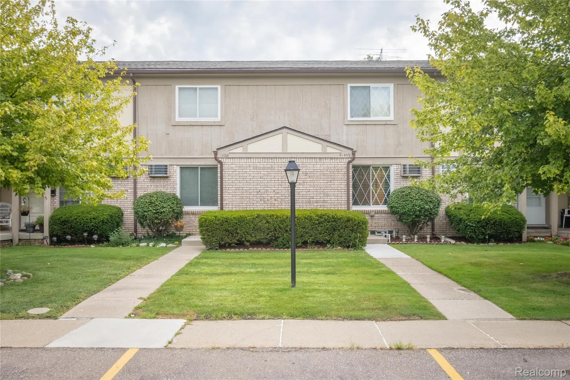 Property Slideshow image 31 of 36 | 61021 heritage blvd # 4, South Lyon, MI, 48178