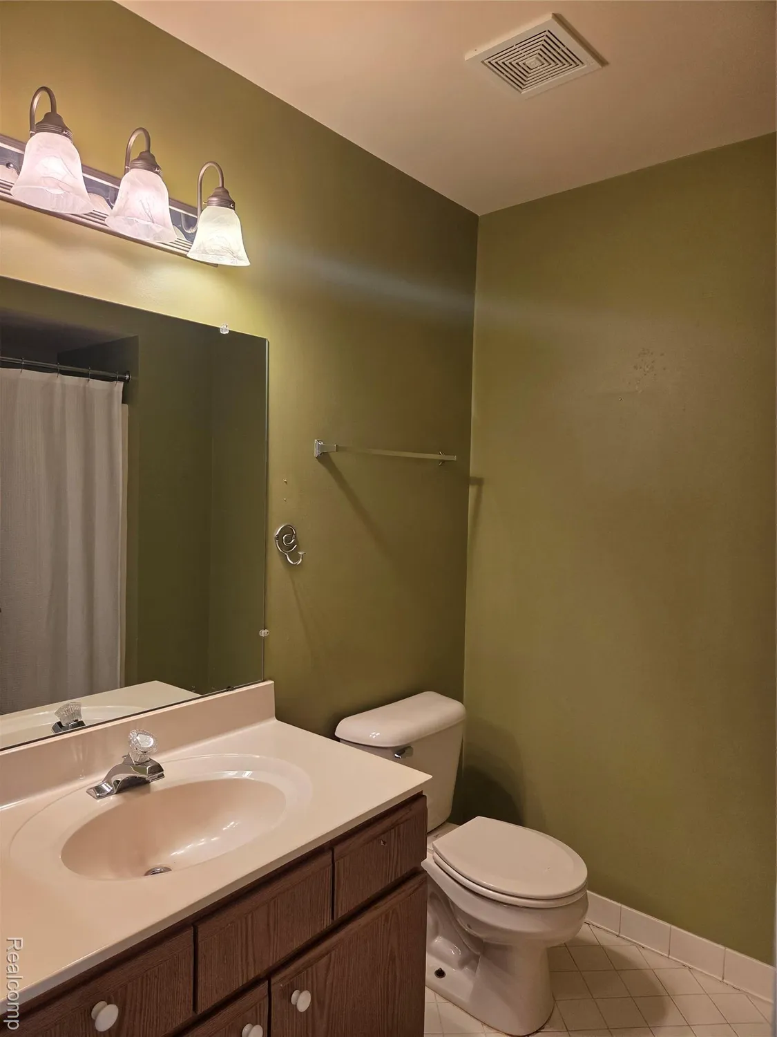 Property Slideshow image 8 of 15 | 62310 arlington cir unit 4, South Lyon, MI, 48178