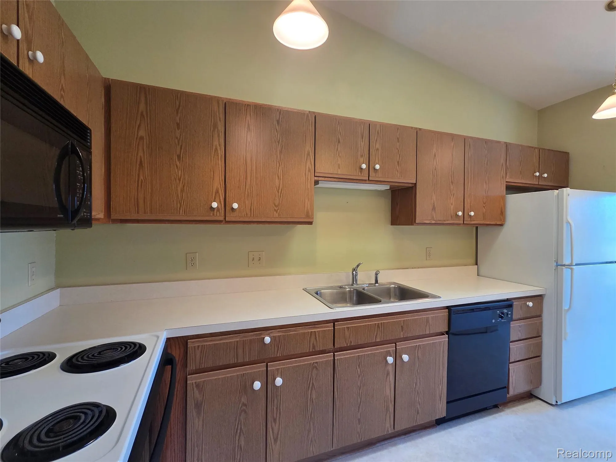 Property Slideshow image 4 of 15 | 62310 arlington cir unit 4, South Lyon, MI, 48178