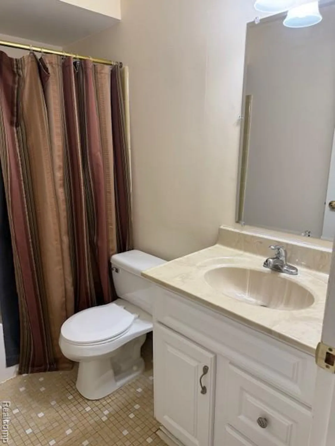 Property Slideshow image 9 of 16 | 25325 potomac dr # 3, South Lyon, MI, 48178