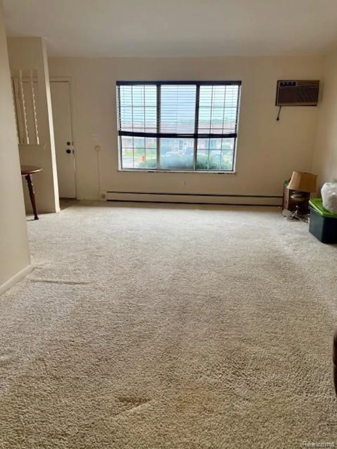 Property Slideshow image 3 of 16 | 25325 potomac dr # 3, South Lyon, MI, 48178