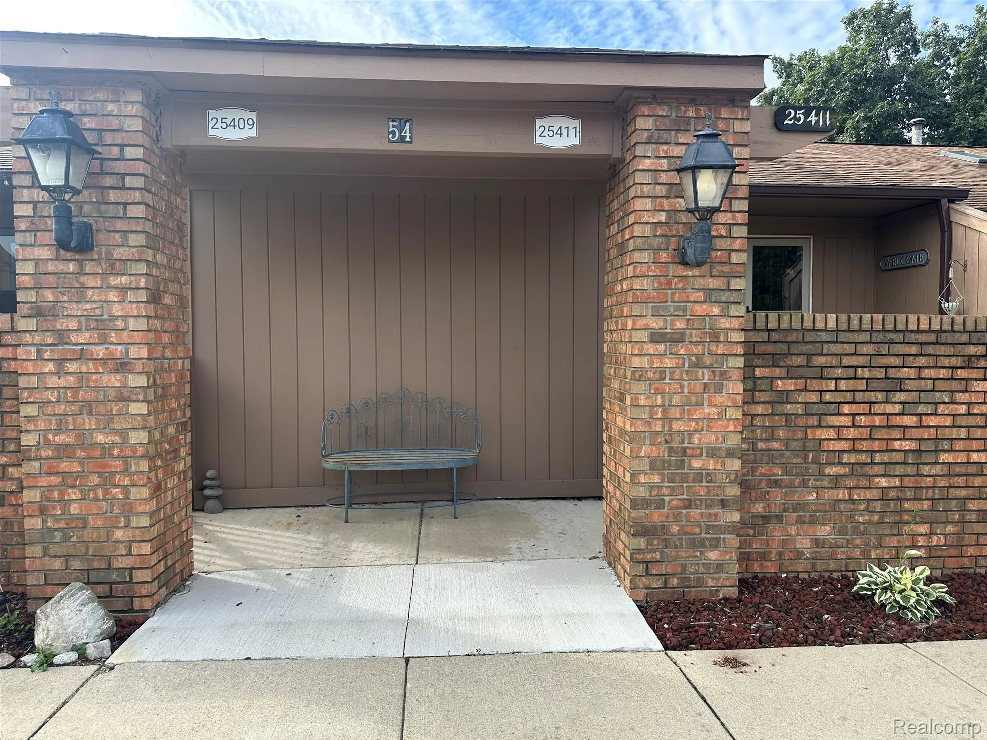 Property Slideshow image 1 of 20 | 25411 concord ln # 4, South Lyon, MI, 48178