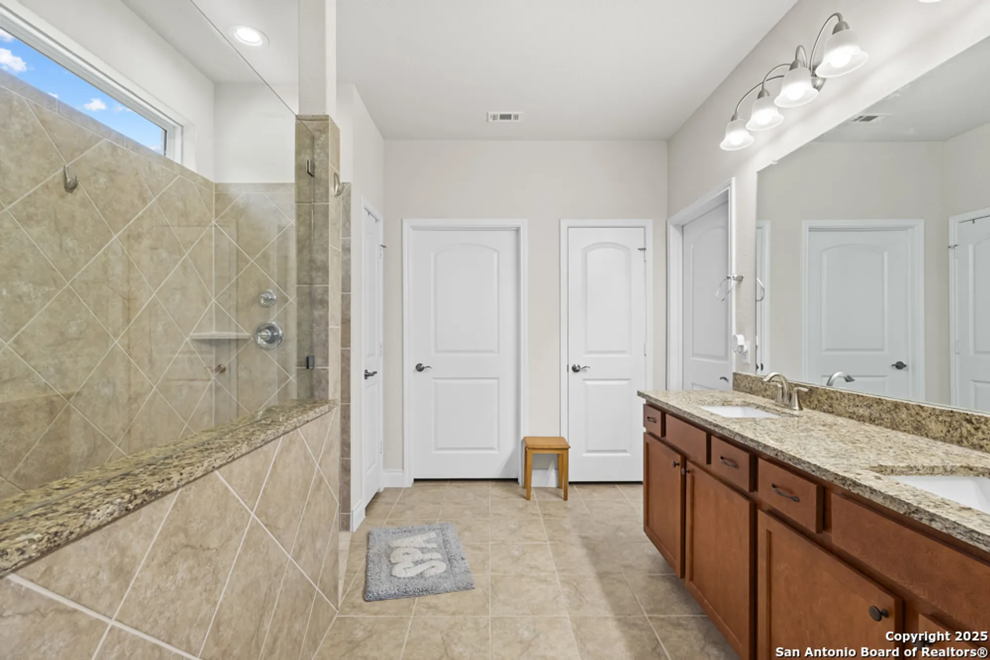 Property Slideshow image 21 of 34 | 13023 gsl dr, San Antonio, TX, 78253