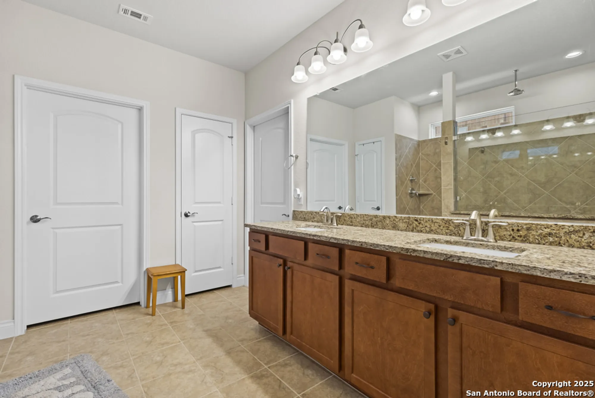 Property Slideshow image 22 of 34 | 13023 gsl dr, San Antonio, TX, 78253
