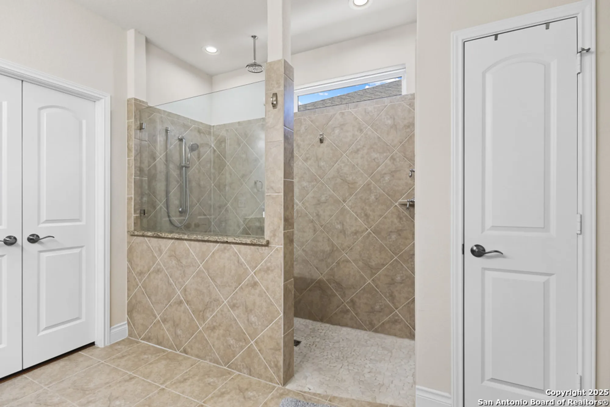 Property Slideshow image 23 of 34 | 13023 gsl dr, San Antonio, TX, 78253