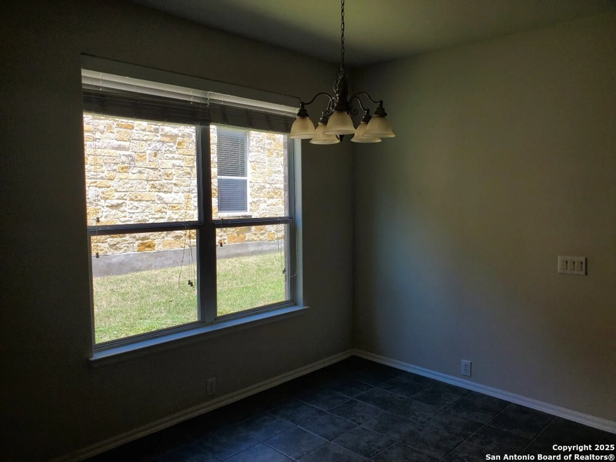 Property Slideshow image 8 of 15 | 12610 cascade hls, San Antonio, TX, 78253