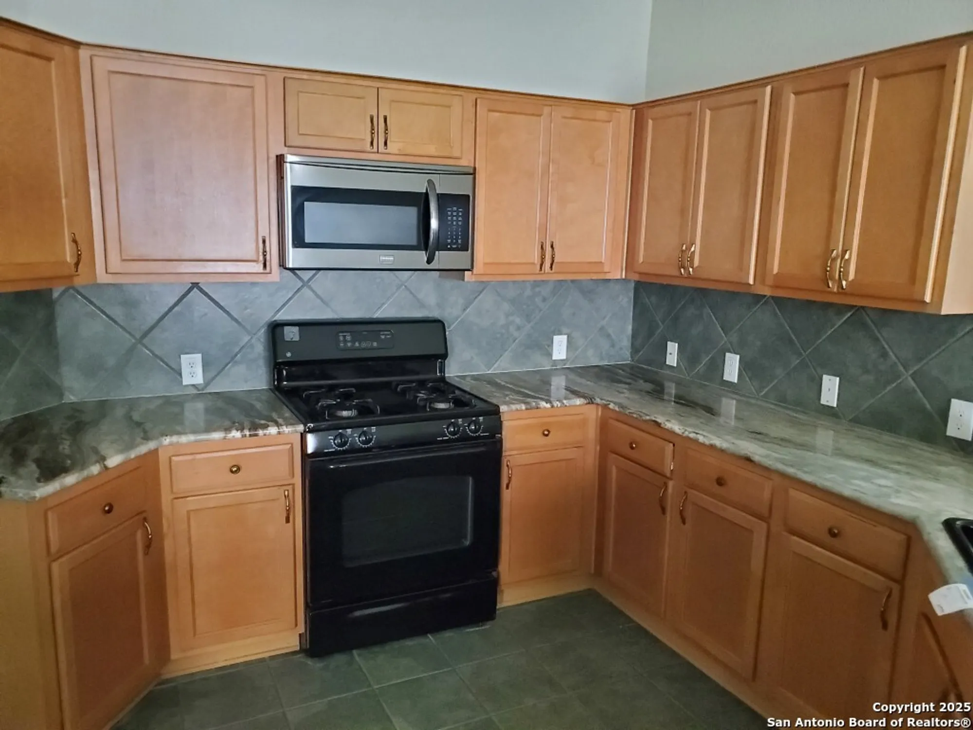 Property Slideshow image 10 of 15 | 12610 cascade hls, San Antonio, TX, 78253