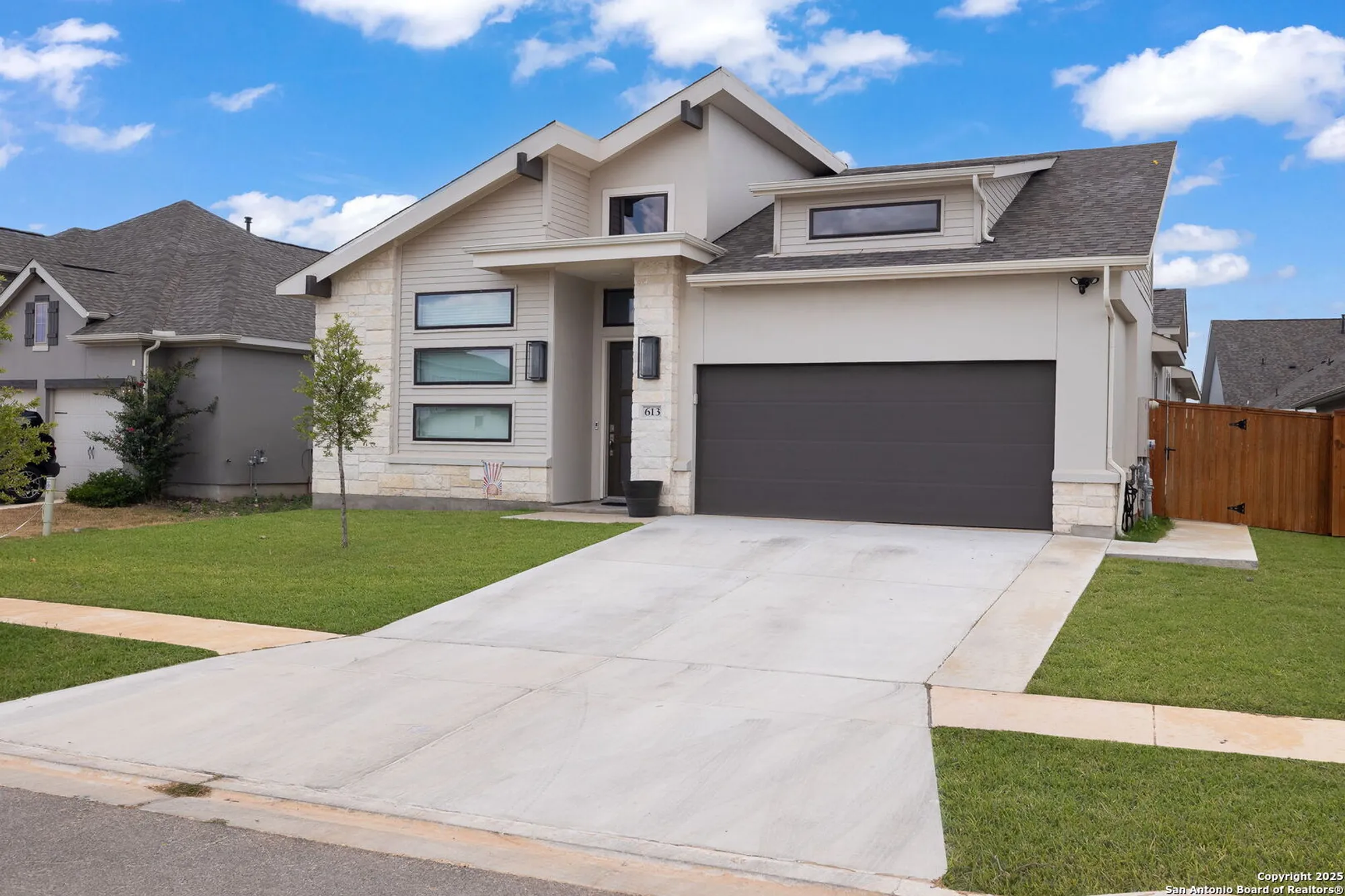 Property Slideshow image 2 of 31 | 613 meade st, New Braunfels, TX, 78132