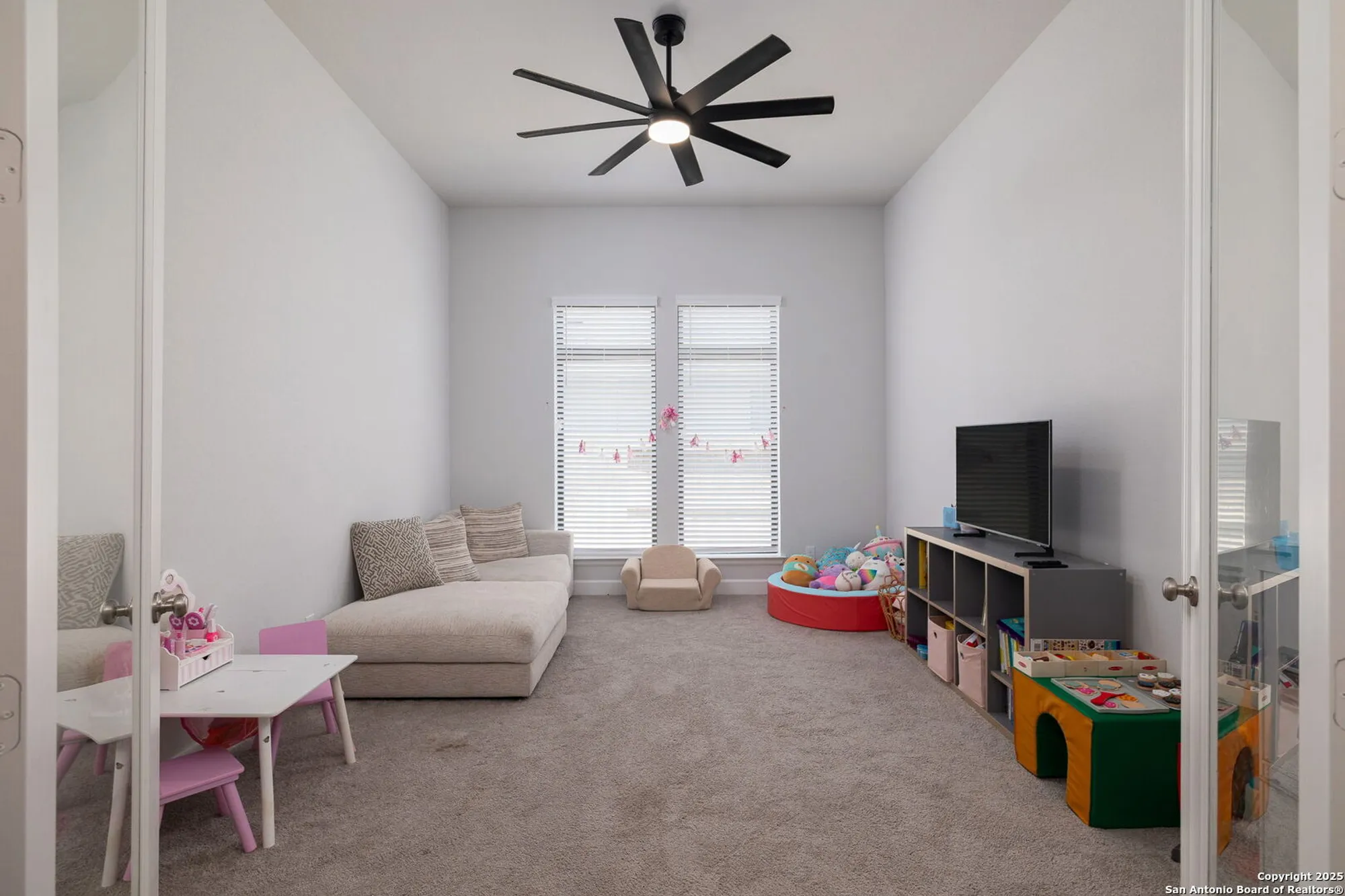 Property Slideshow image 7 of 31 | 613 meade st, New Braunfels, TX, 78132