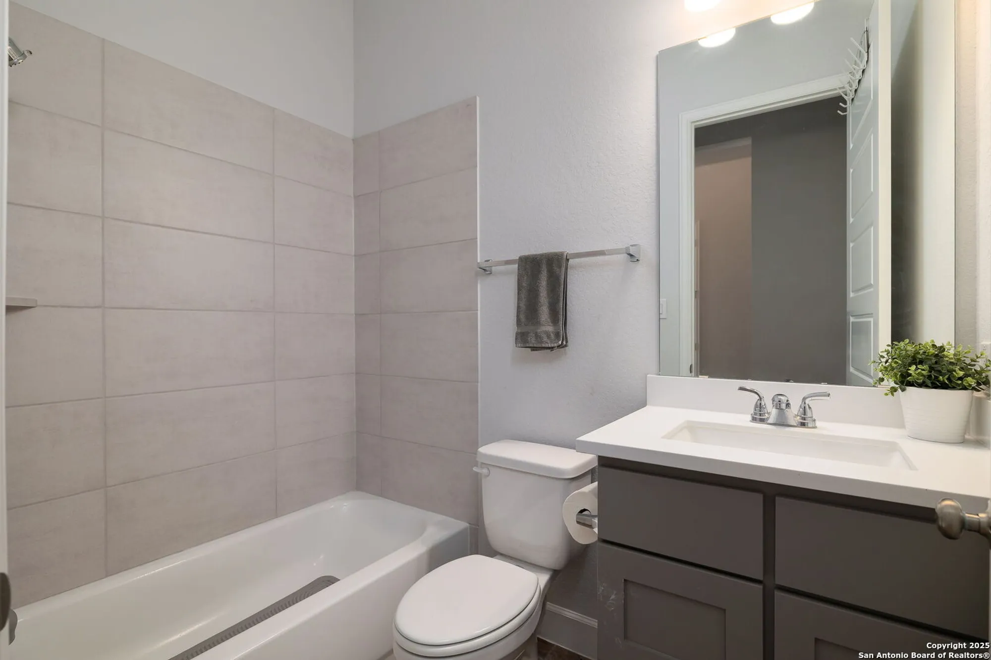 Property Slideshow image 9 of 31 | 613 meade st, New Braunfels, TX, 78132