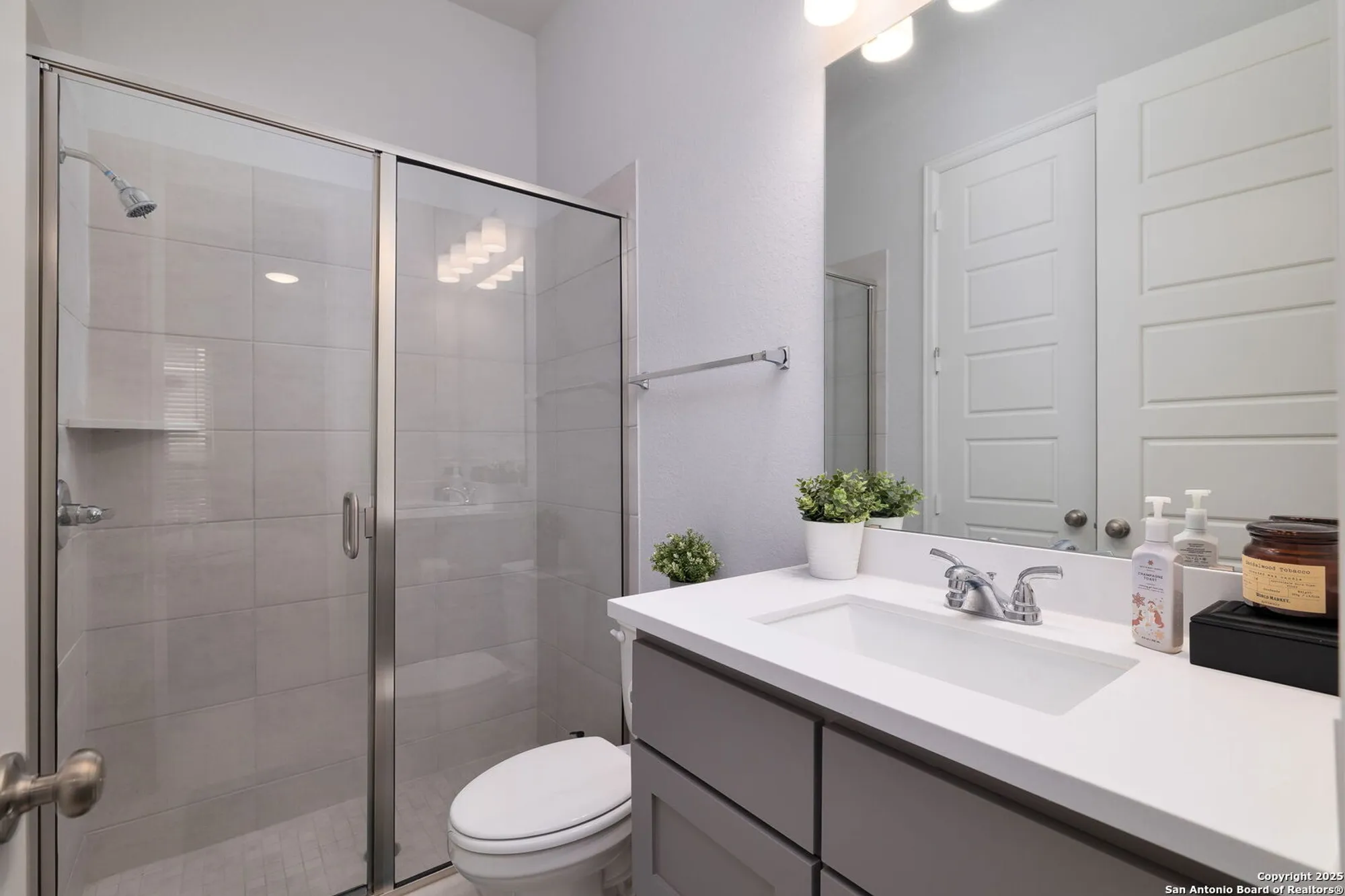 Property Slideshow image 12 of 31 | 613 meade st, New Braunfels, TX, 78132