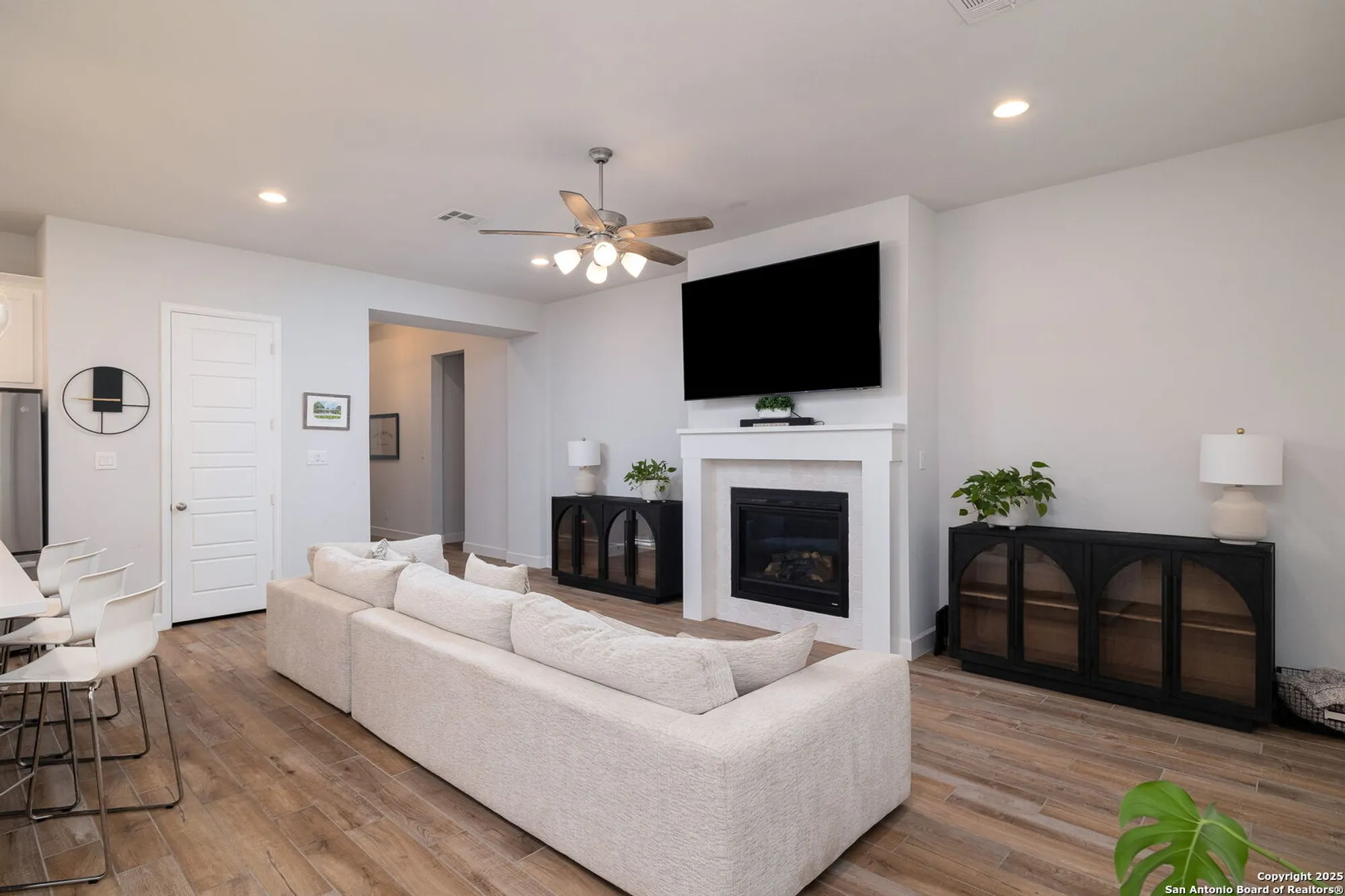 Property Slideshow image 13 of 31 | 613 meade st, New Braunfels, TX, 78132