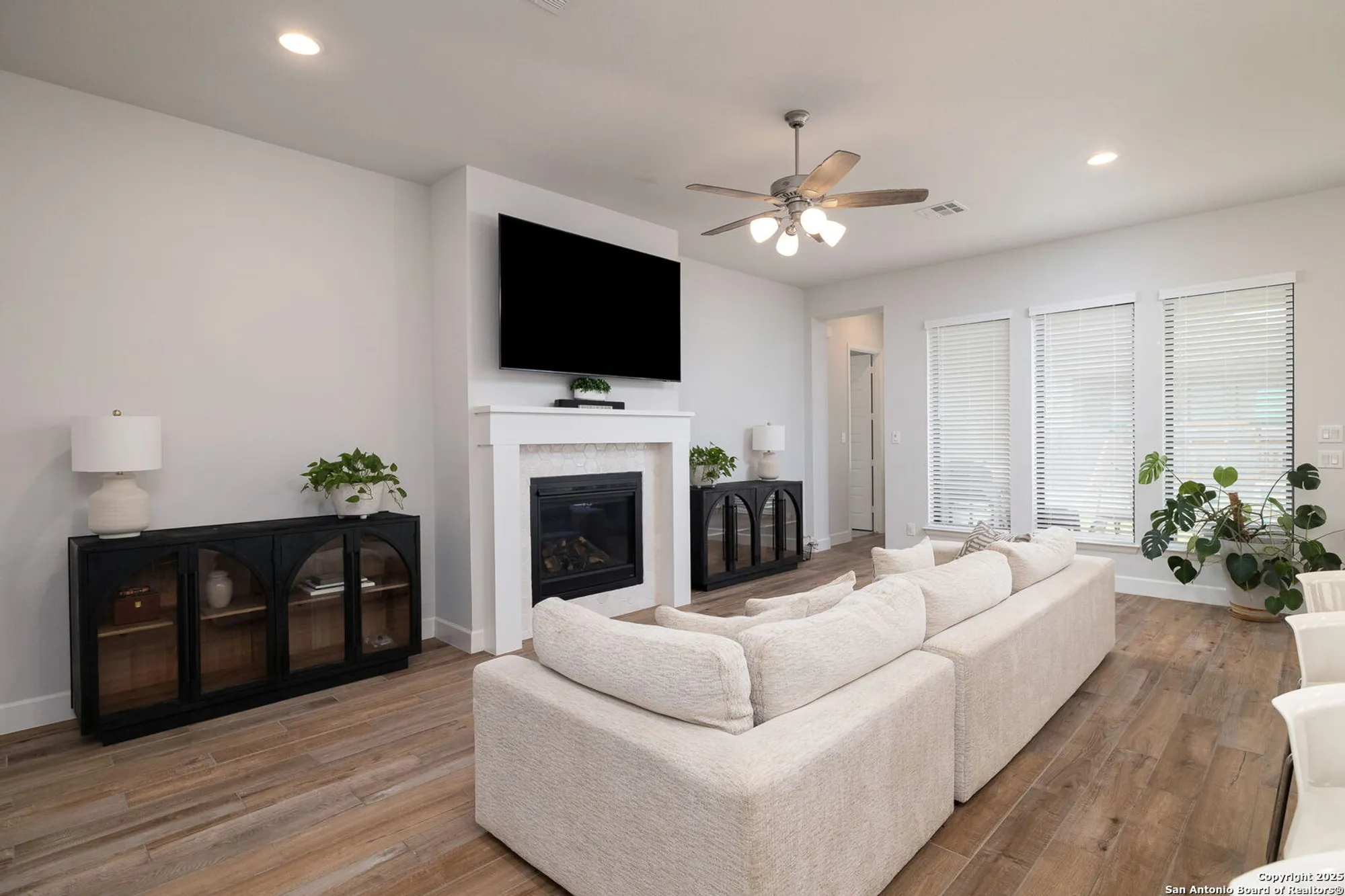 Property Slideshow image 14 of 31 | 613 meade st, New Braunfels, TX, 78132