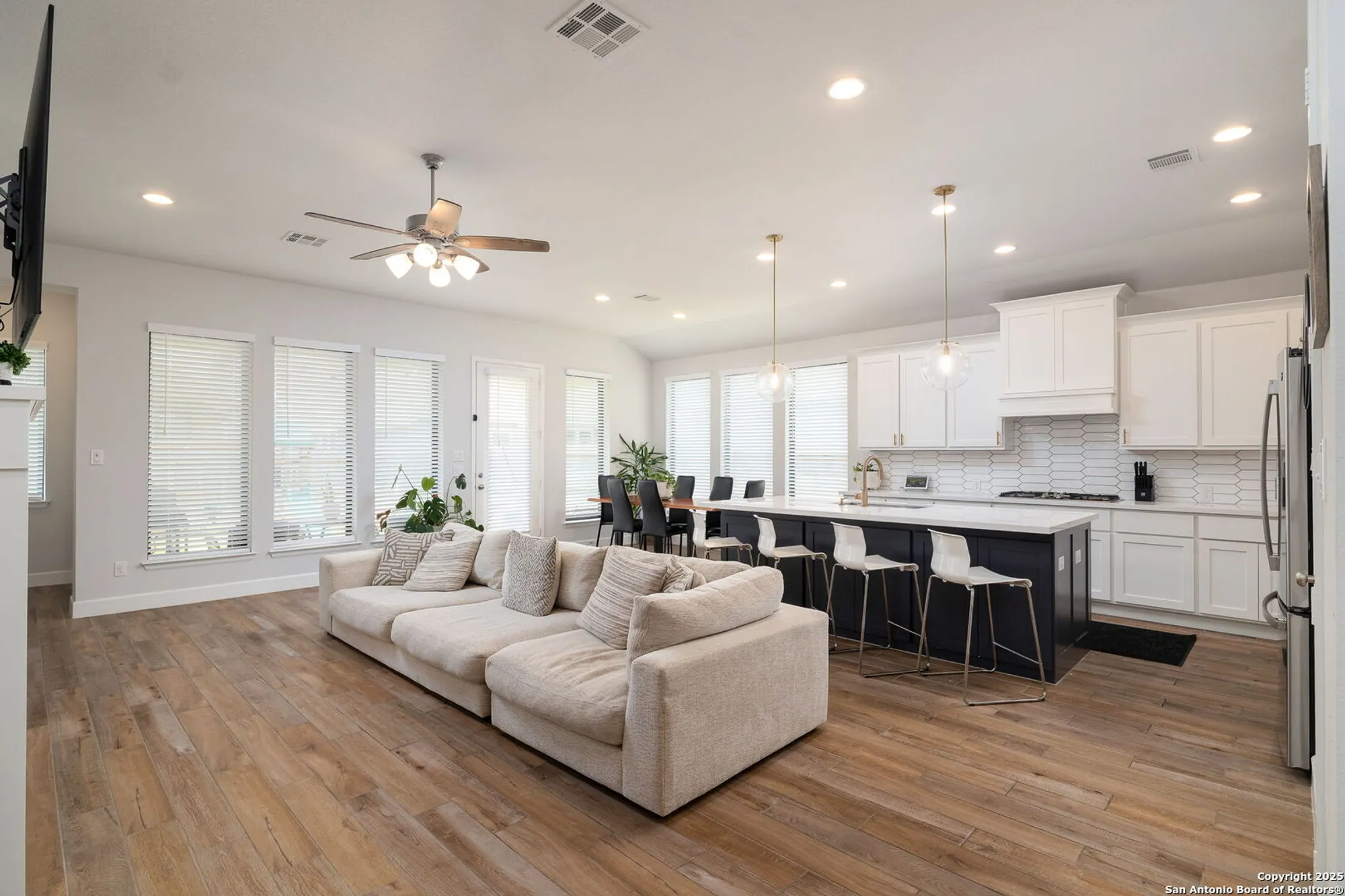 Property Slideshow image 15 of 31 | 613 meade st, New Braunfels, TX, 78132