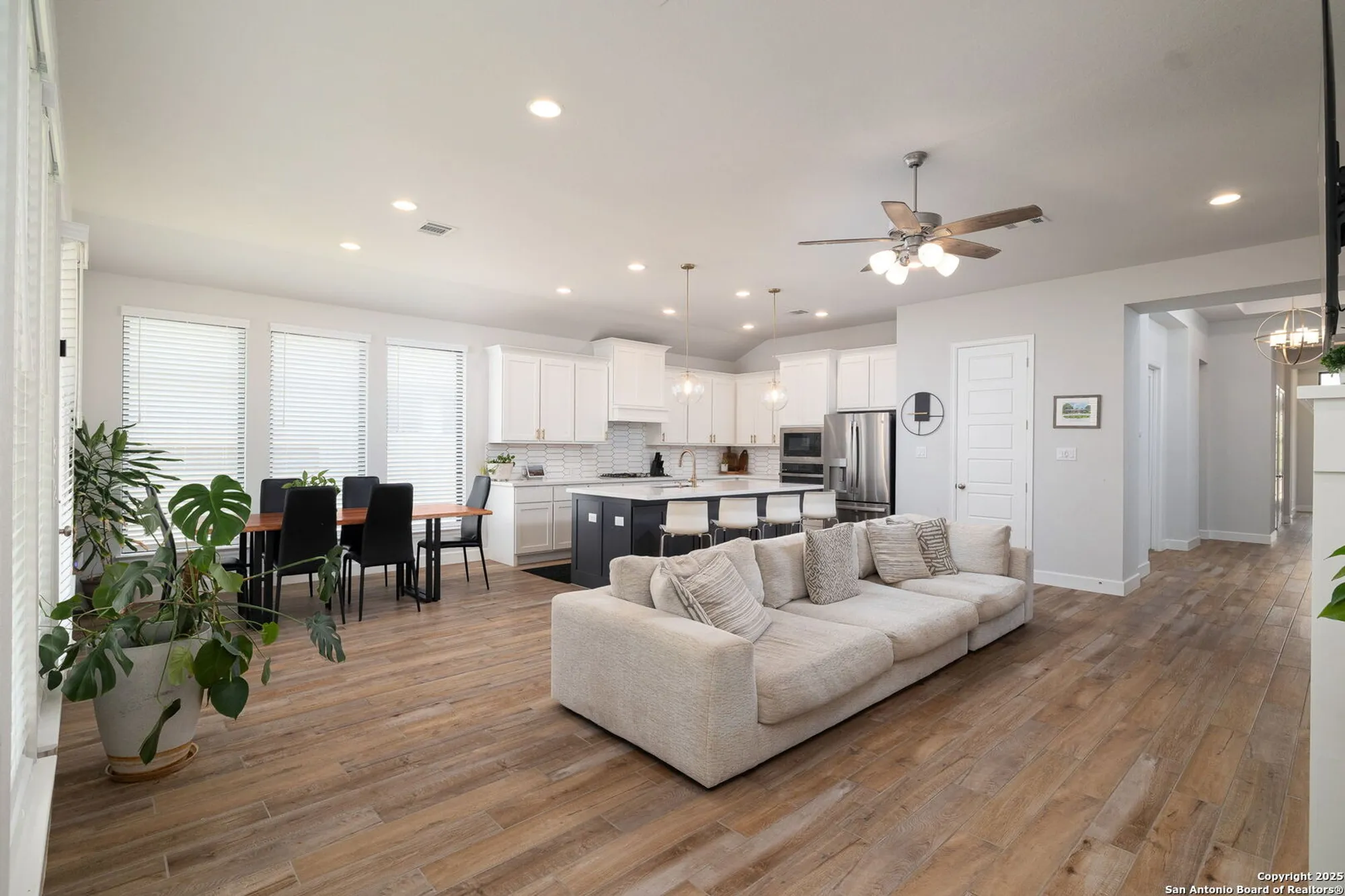 Property Slideshow image 16 of 31 | 613 meade st, New Braunfels, TX, 78132