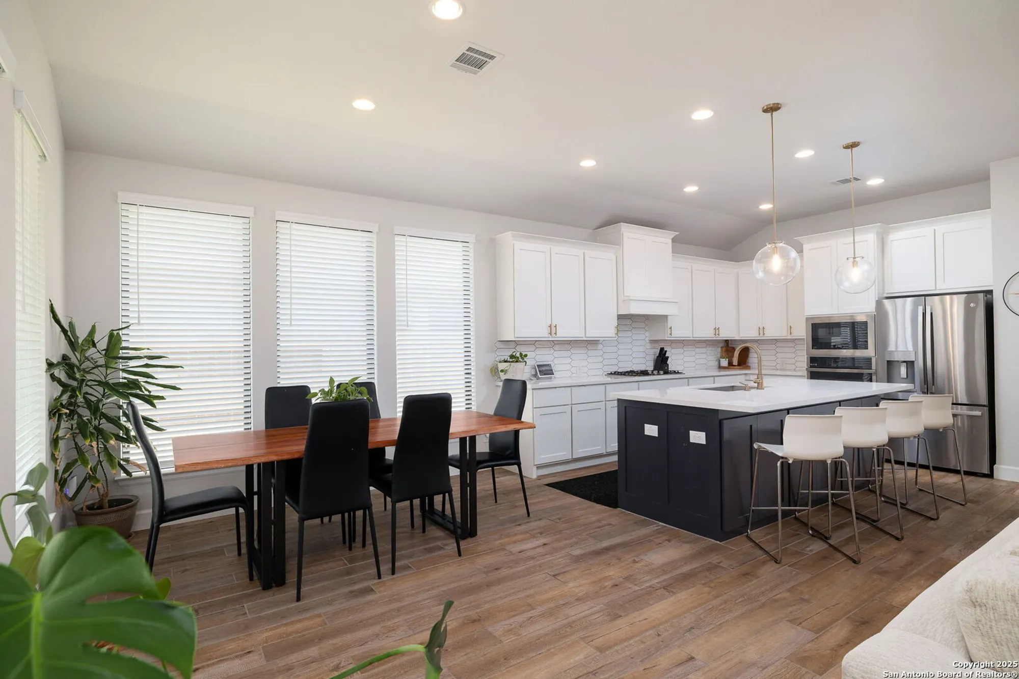 Property Slideshow image 18 of 31 | 613 meade st, New Braunfels, TX, 78132