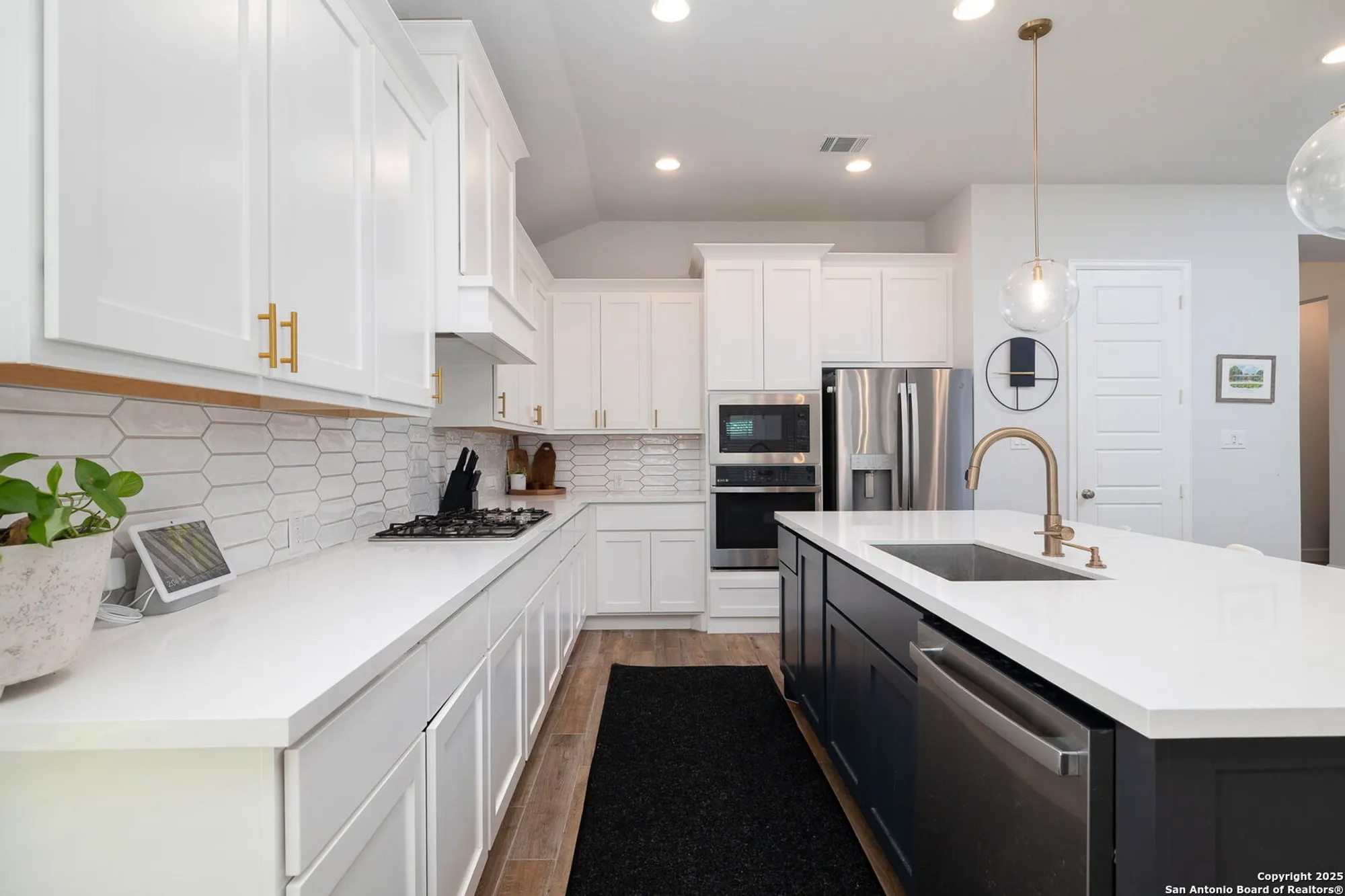 Property Slideshow image 21 of 31 | 613 meade st, New Braunfels, TX, 78132