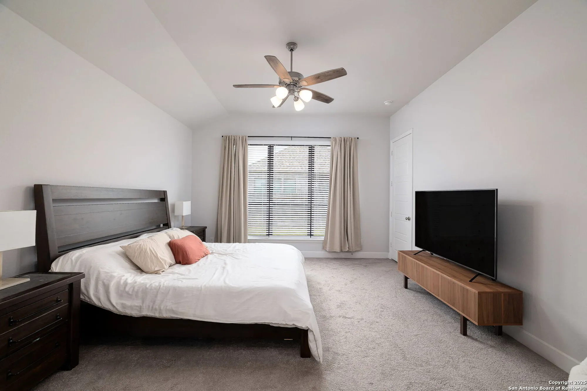 Property Slideshow image 22 of 31 | 613 meade st, New Braunfels, TX, 78132