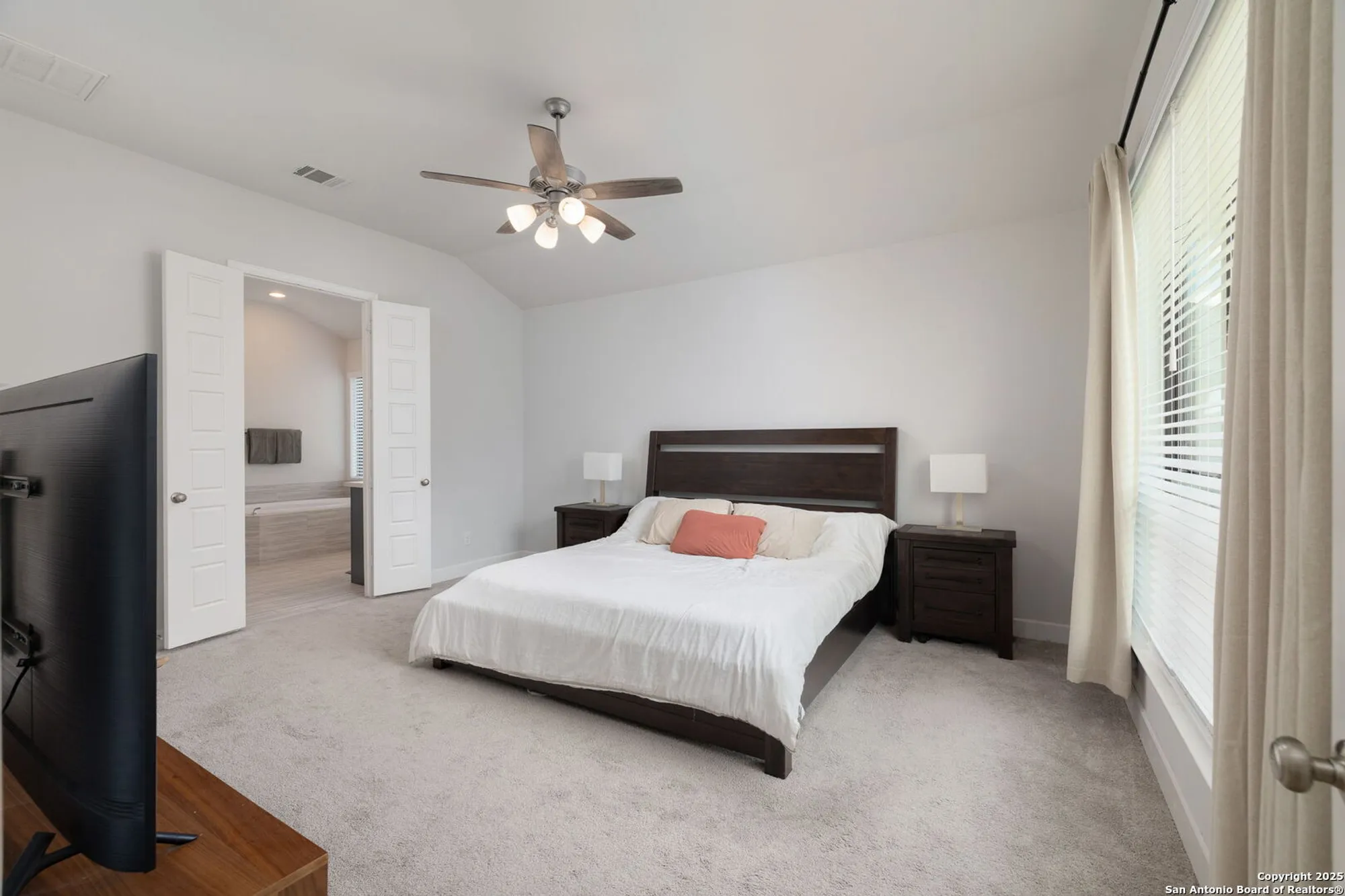 Property Slideshow image 23 of 31 | 613 meade st, New Braunfels, TX, 78132