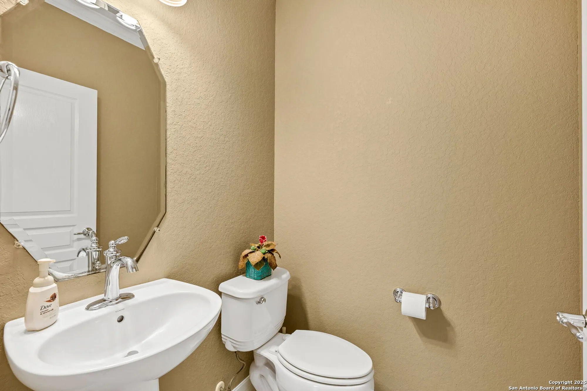 Property Slideshow image 25 of 63 | 12610 lost maples, San Antonio, TX, 78253