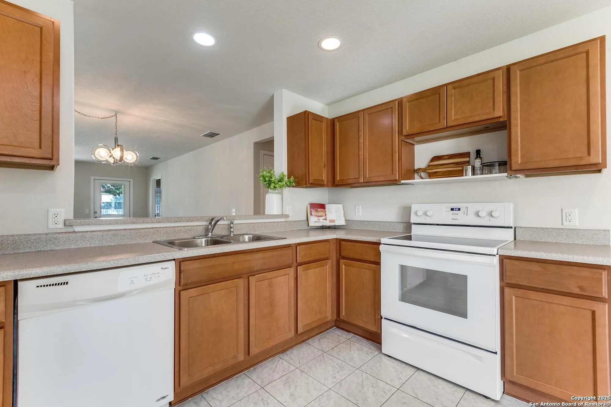 Property Slideshow image 8 of 24 | 12926 cedar fly, San Antonio, TX, 78253