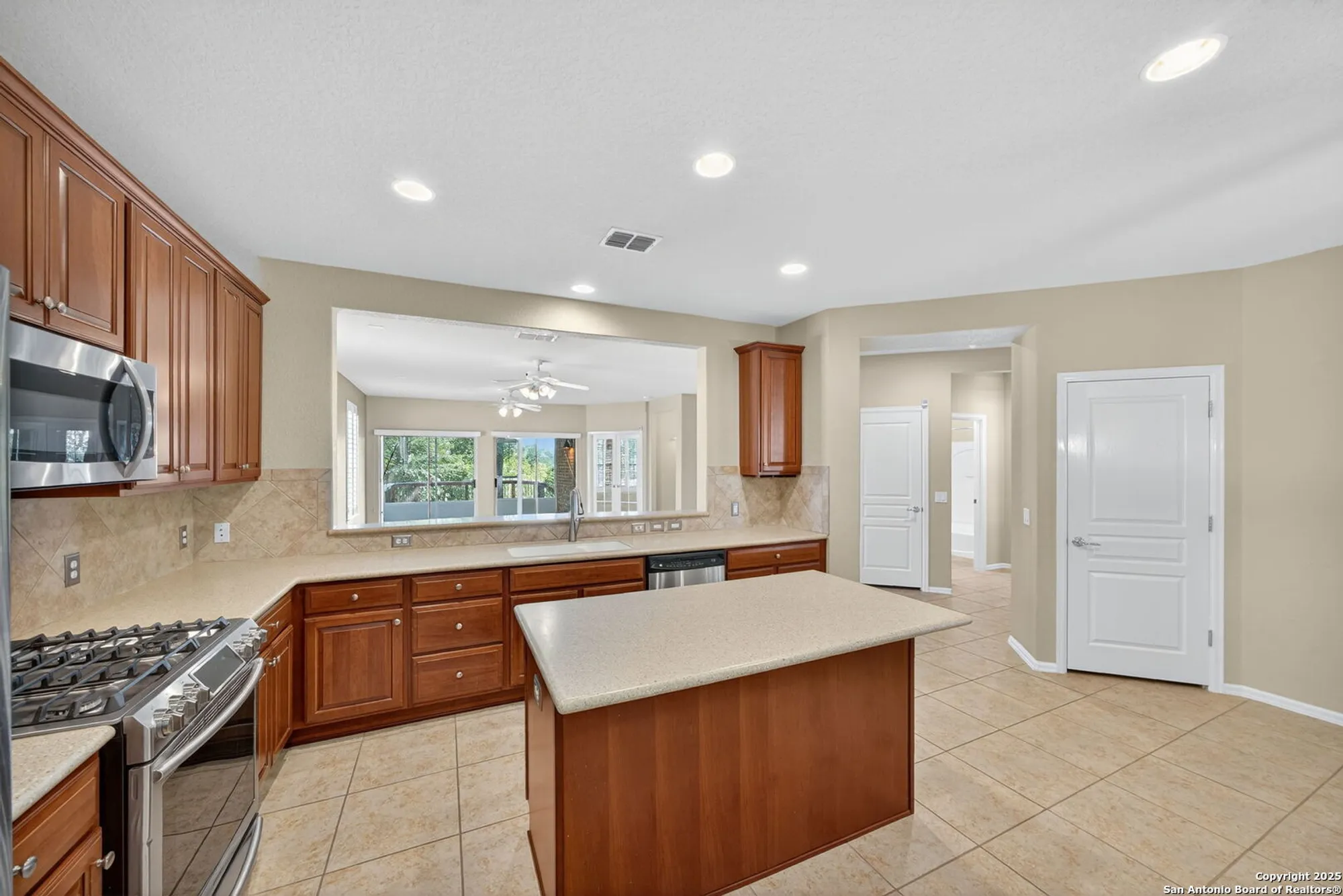 Property Slideshow image 12 of 27 | 4522 jarrell, San Antonio, TX, 78253